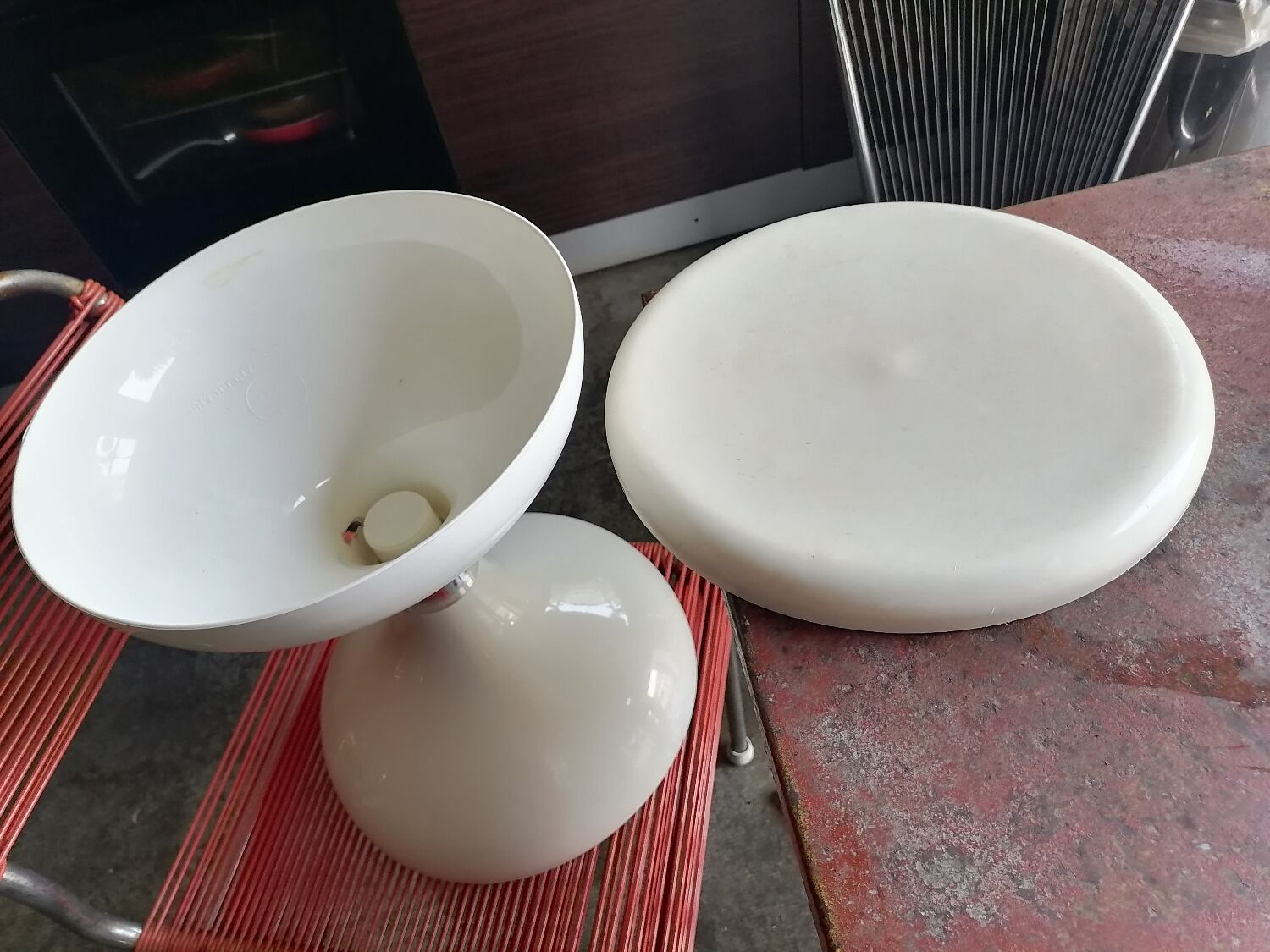 White drum sgabello design 1970