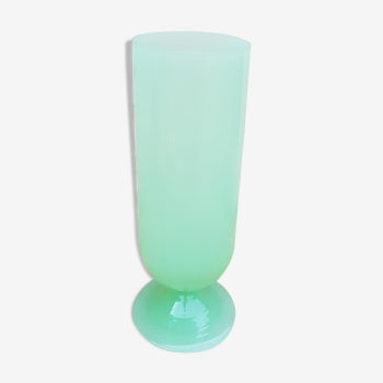 Vase vert d'eau opaque sur pied