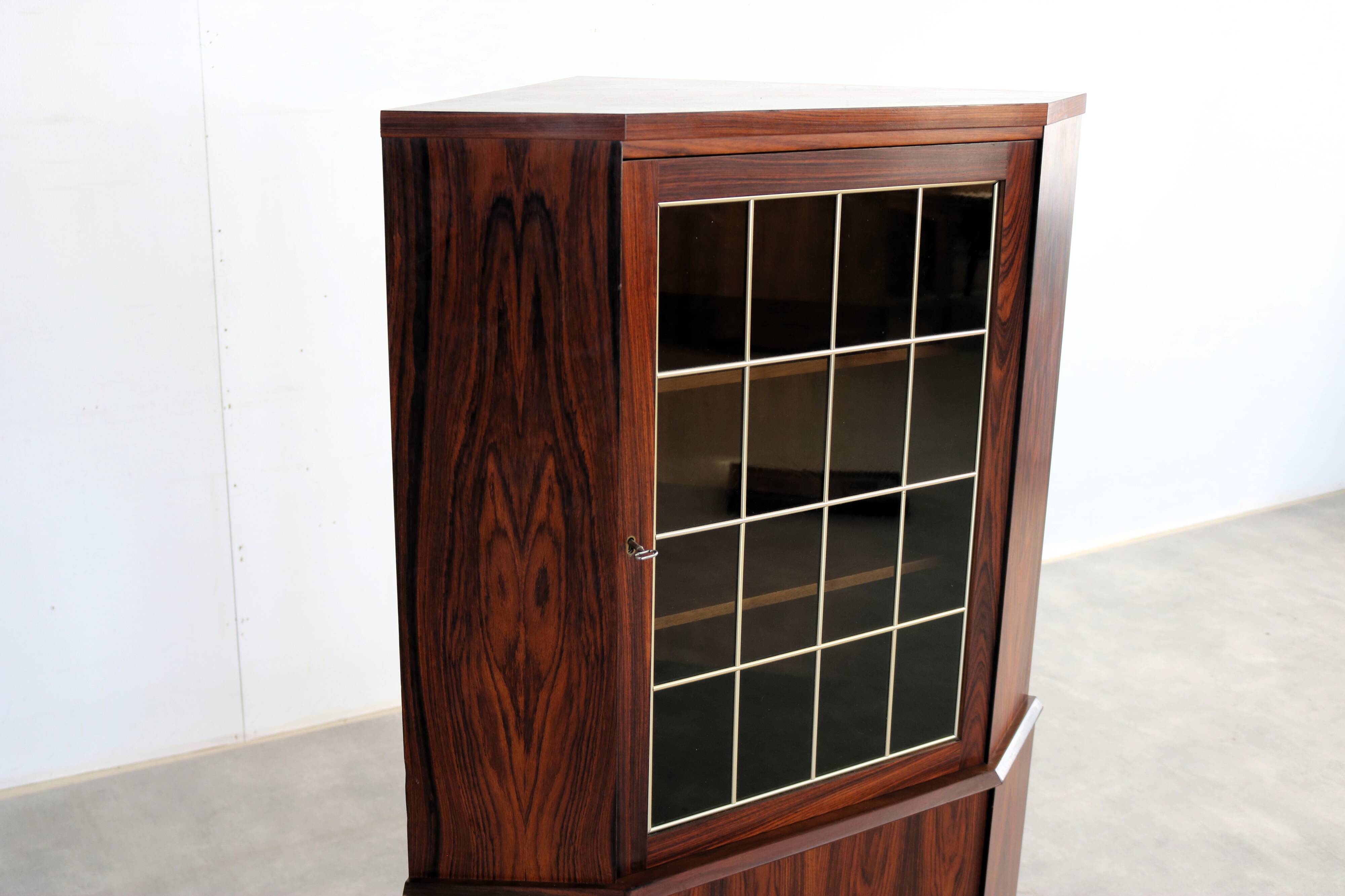 Vintage display cabinet | corner cabinet | 1960s | Danish