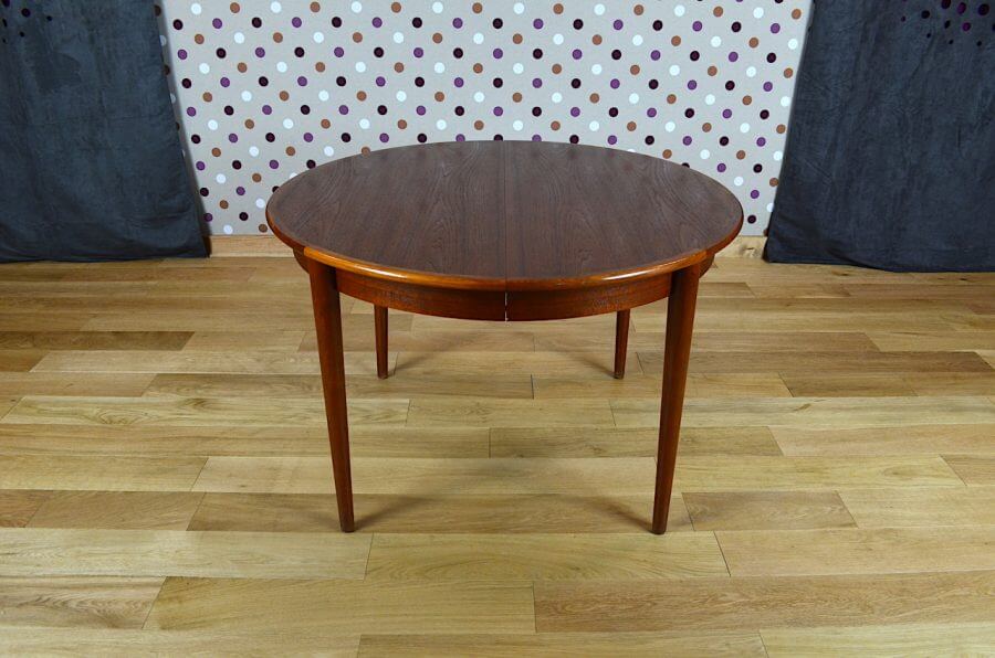 Scandinavian design round table in teak 1960