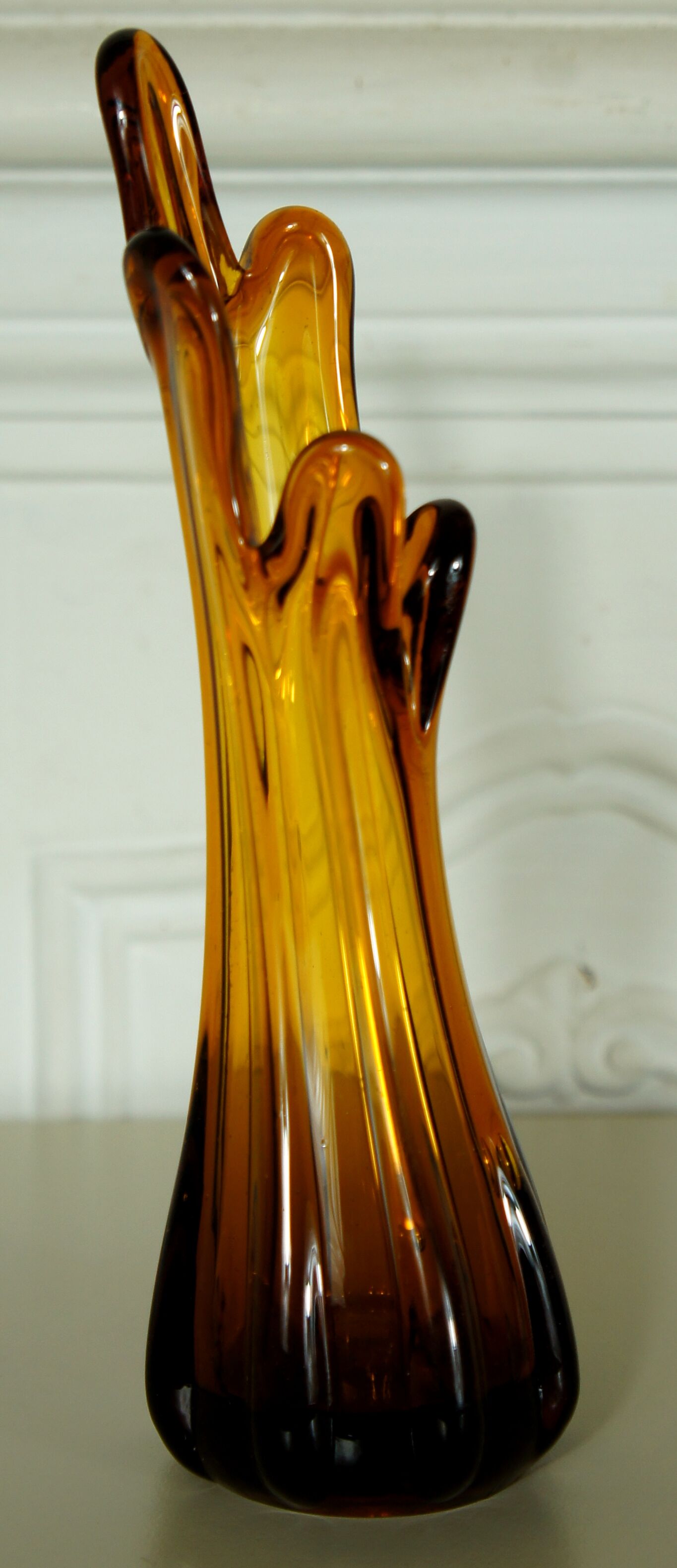Bubbled amber glass vase "Roc"