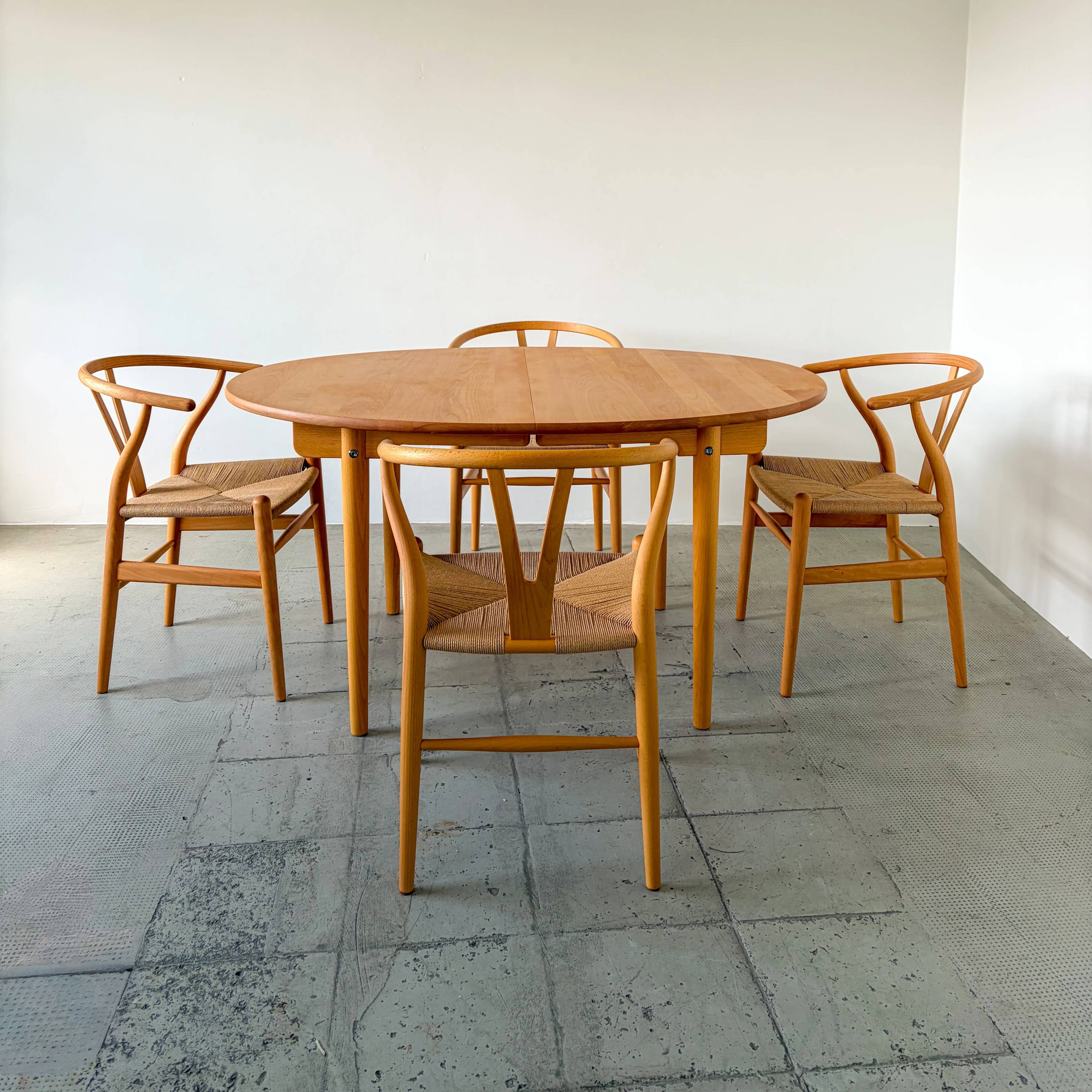 Table à manger Carl Hansen CH337 en chêne huilé