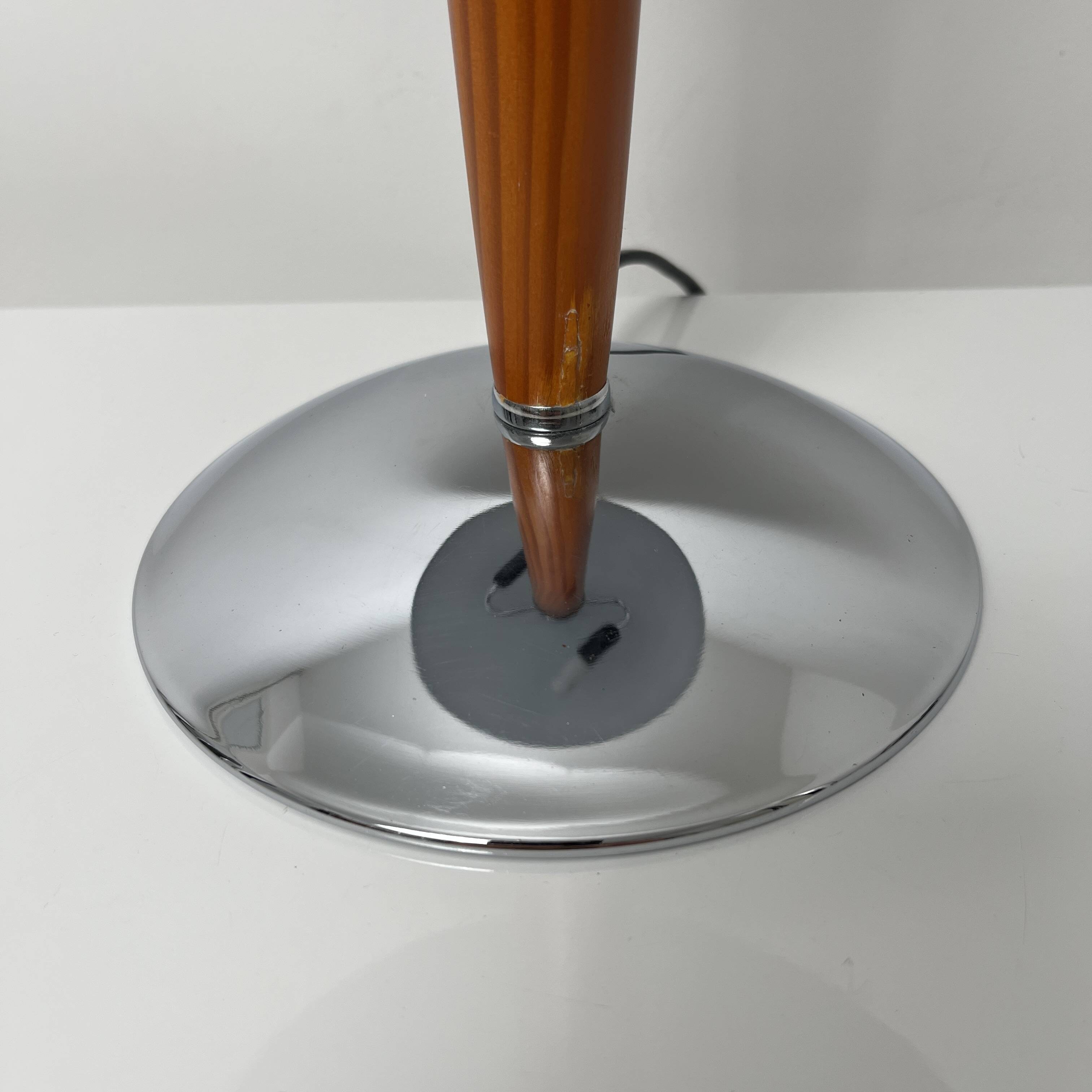 Chrome mushroom lamp in art deco style called liner