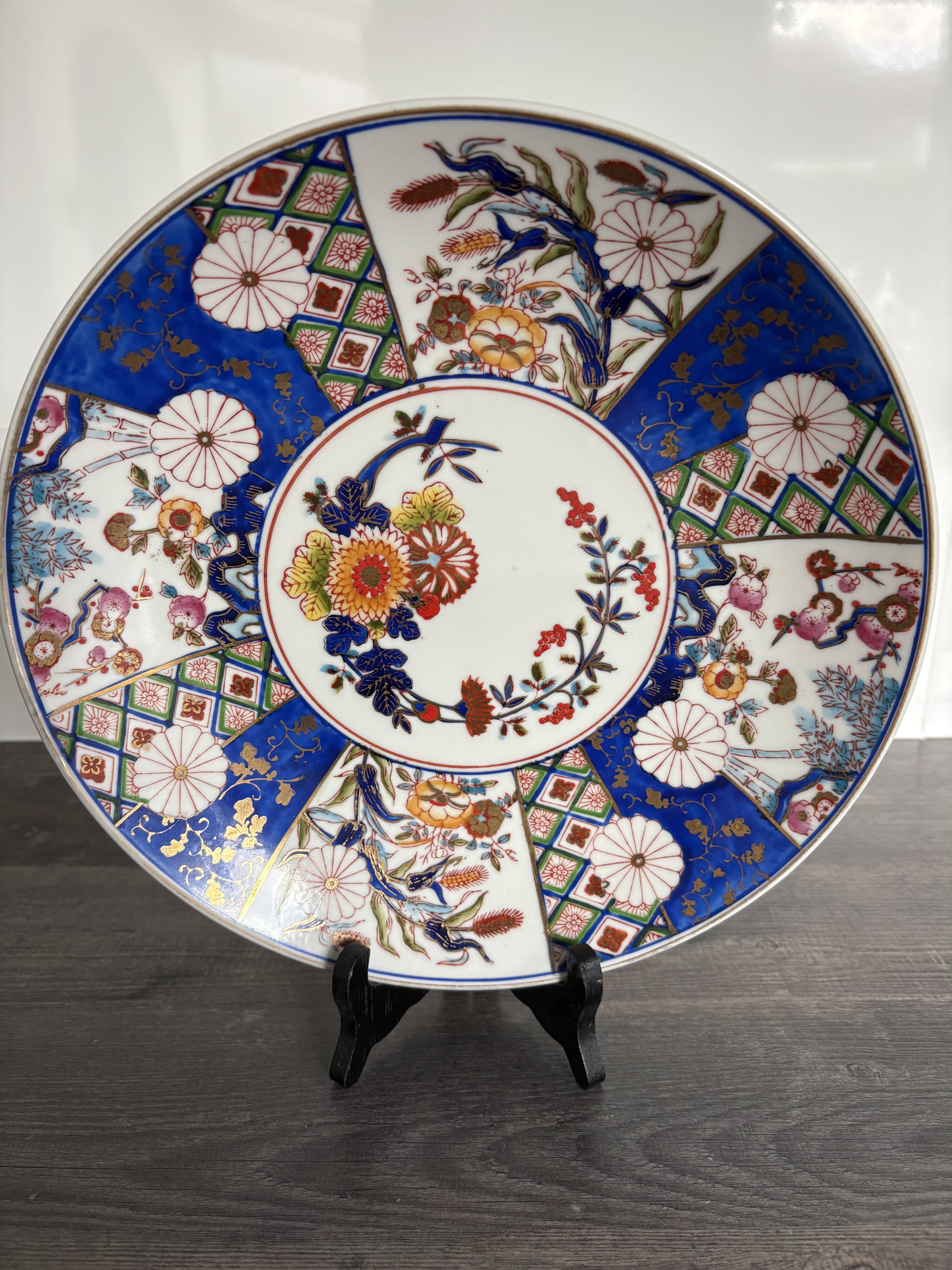 Large antique Imari porcelain dish