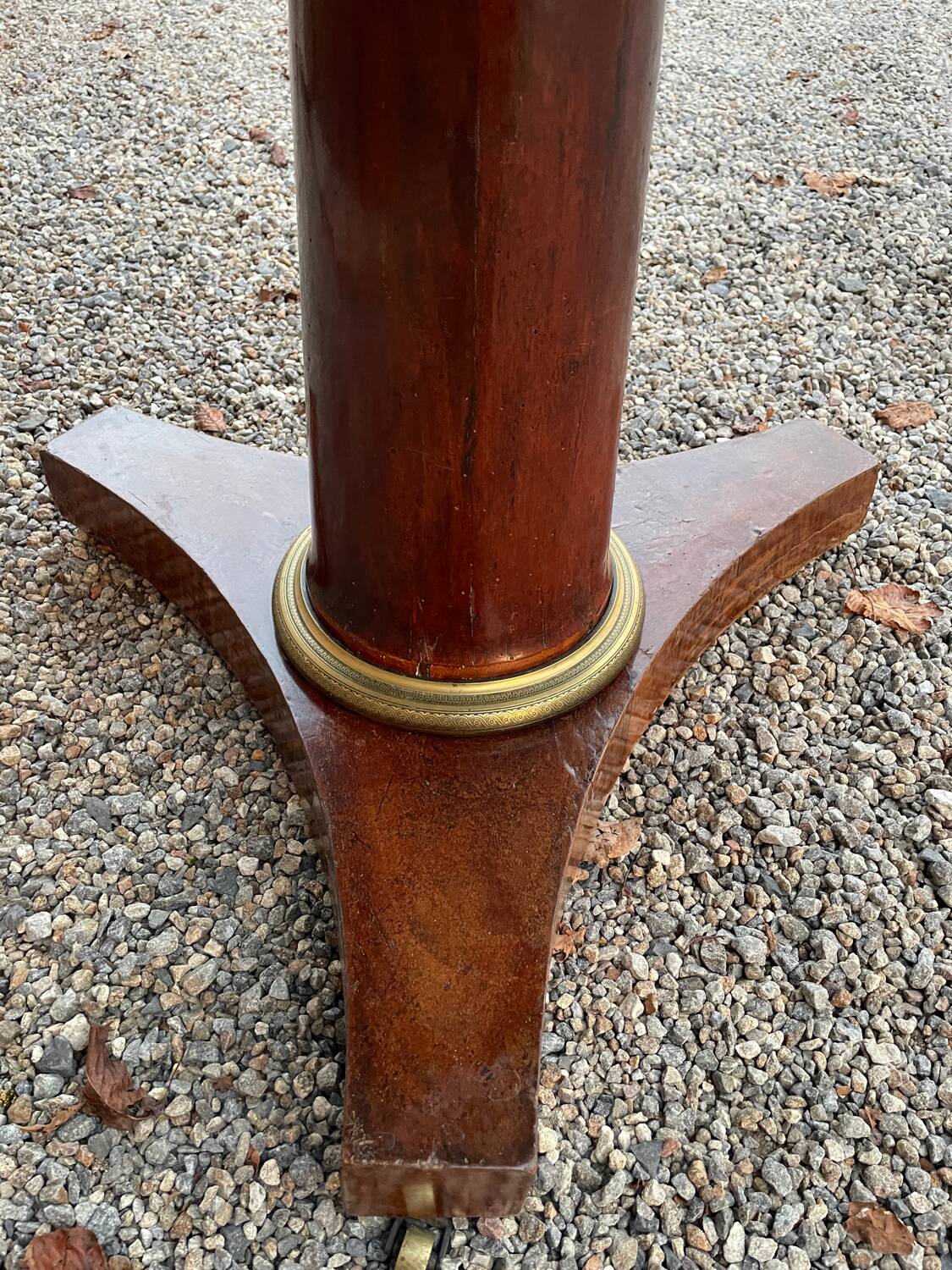 Guéridon rond Empire en marbré