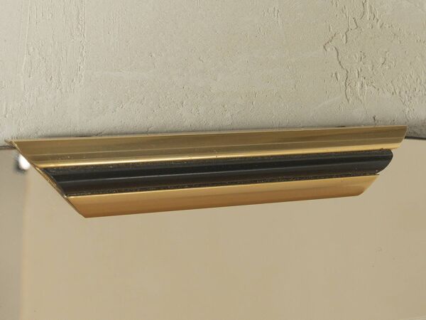 Miroir classique des années 1950 avec cadre en bois laqué noir et deux éléments en laiton