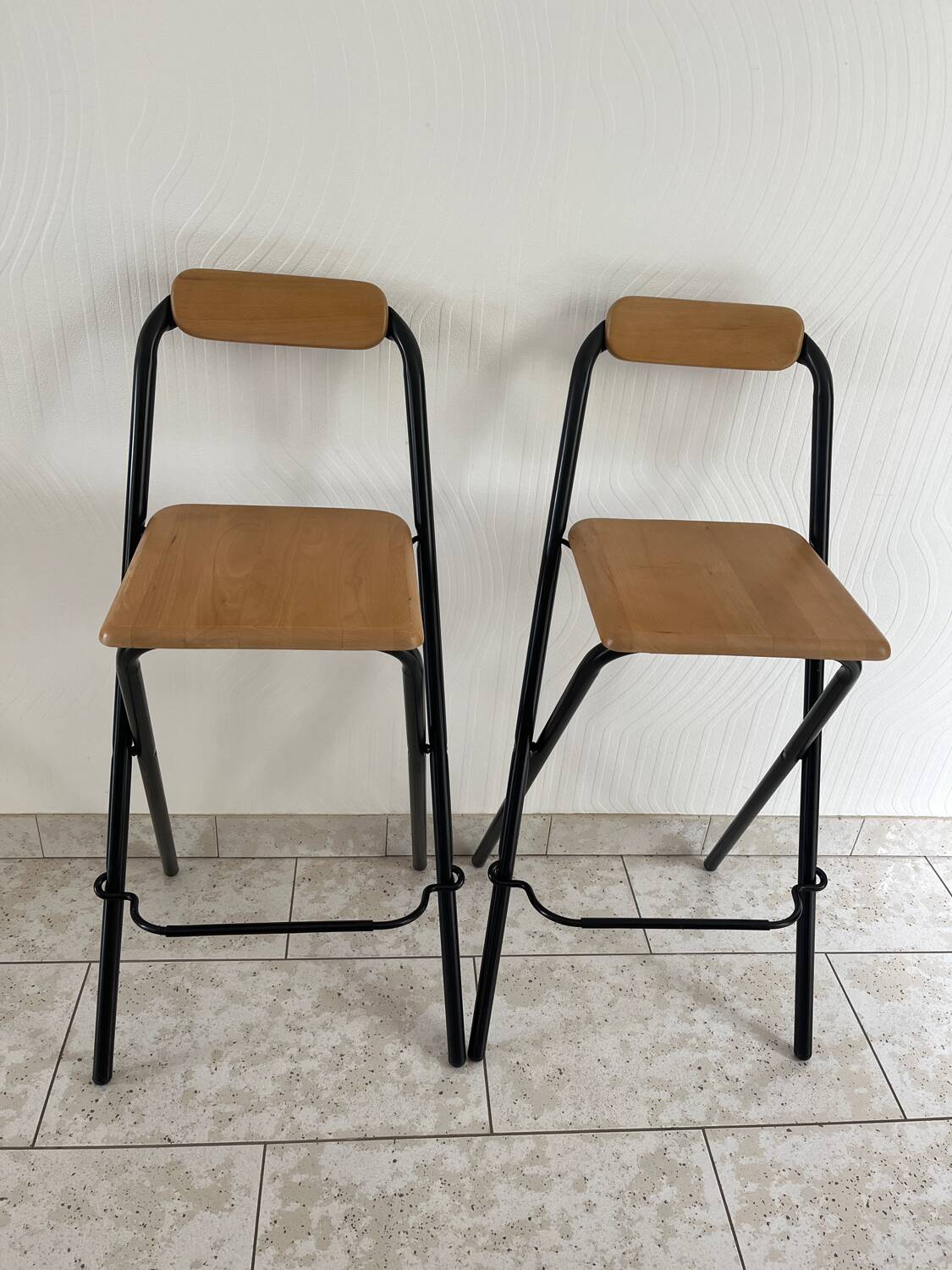 2 foldable bar stools from the 90s in wood and black metal