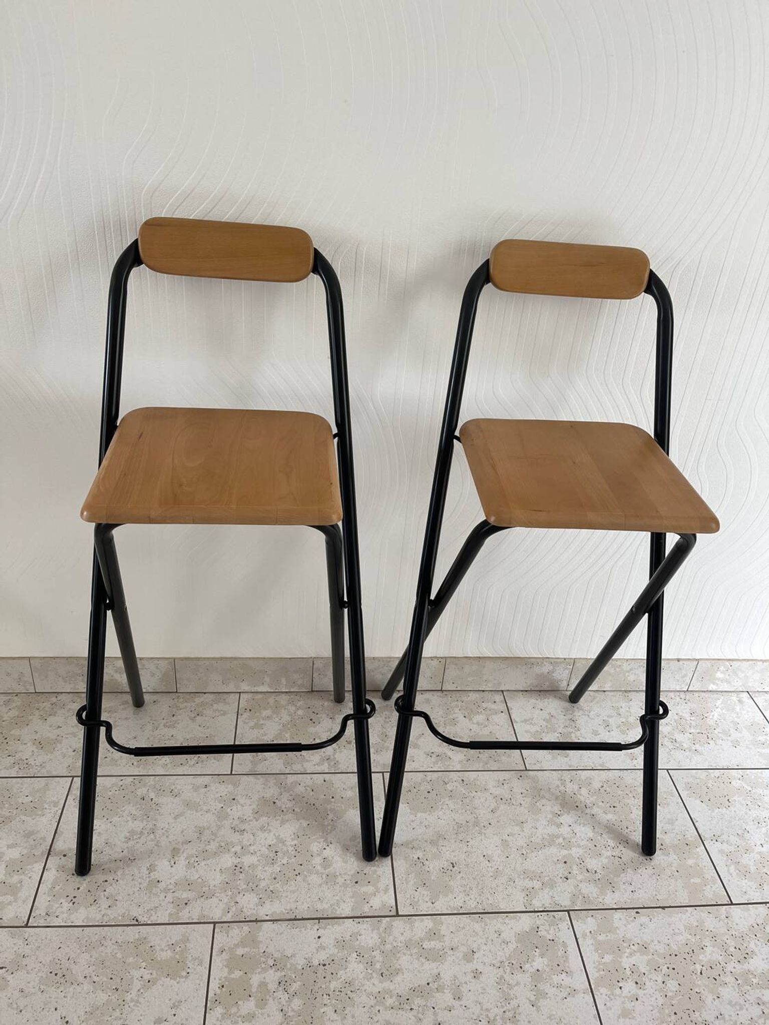 2 tabourets de bar pliable des années 90 bois et métal noir