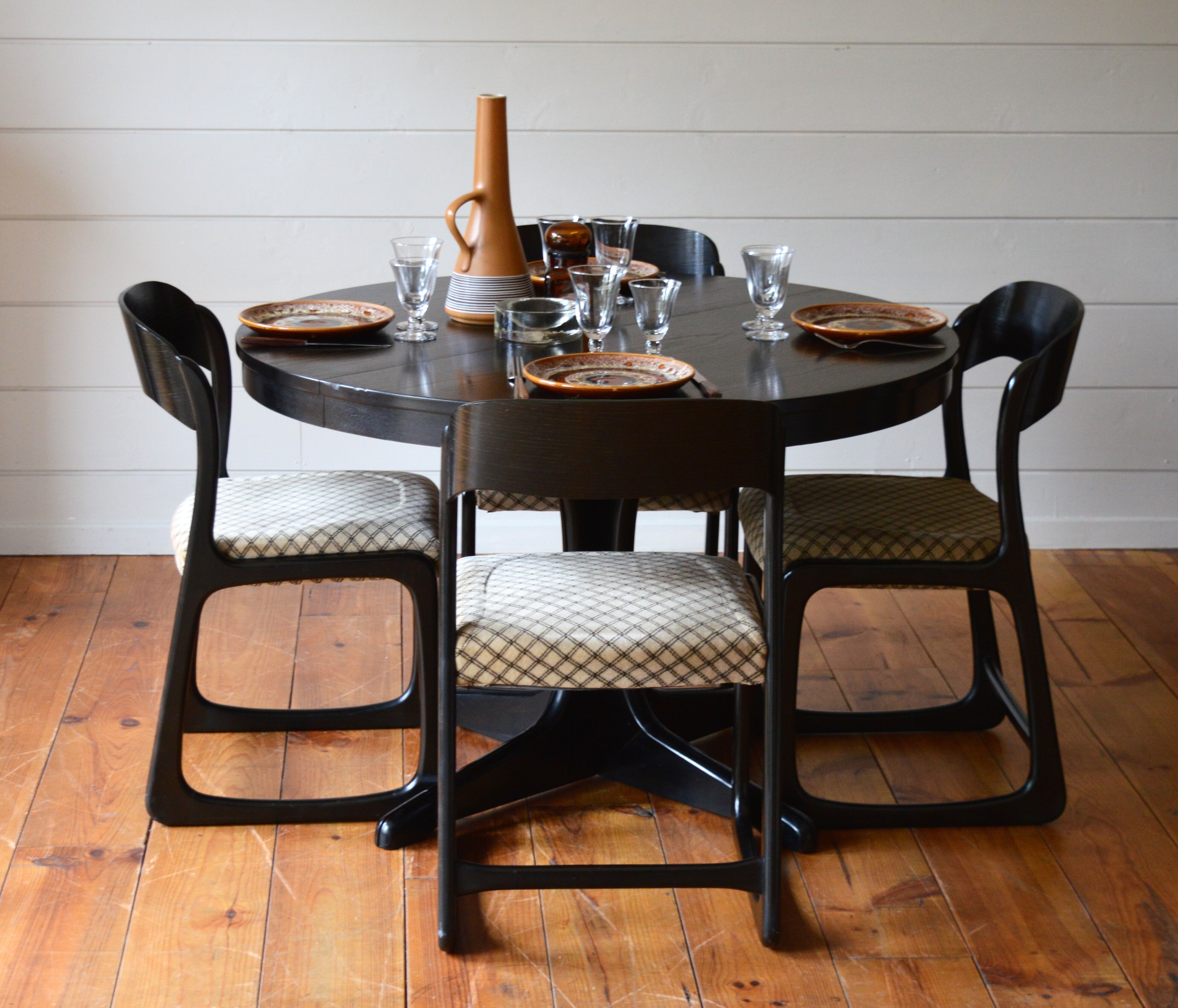 Ensemble table et chaises traîneau Baumann