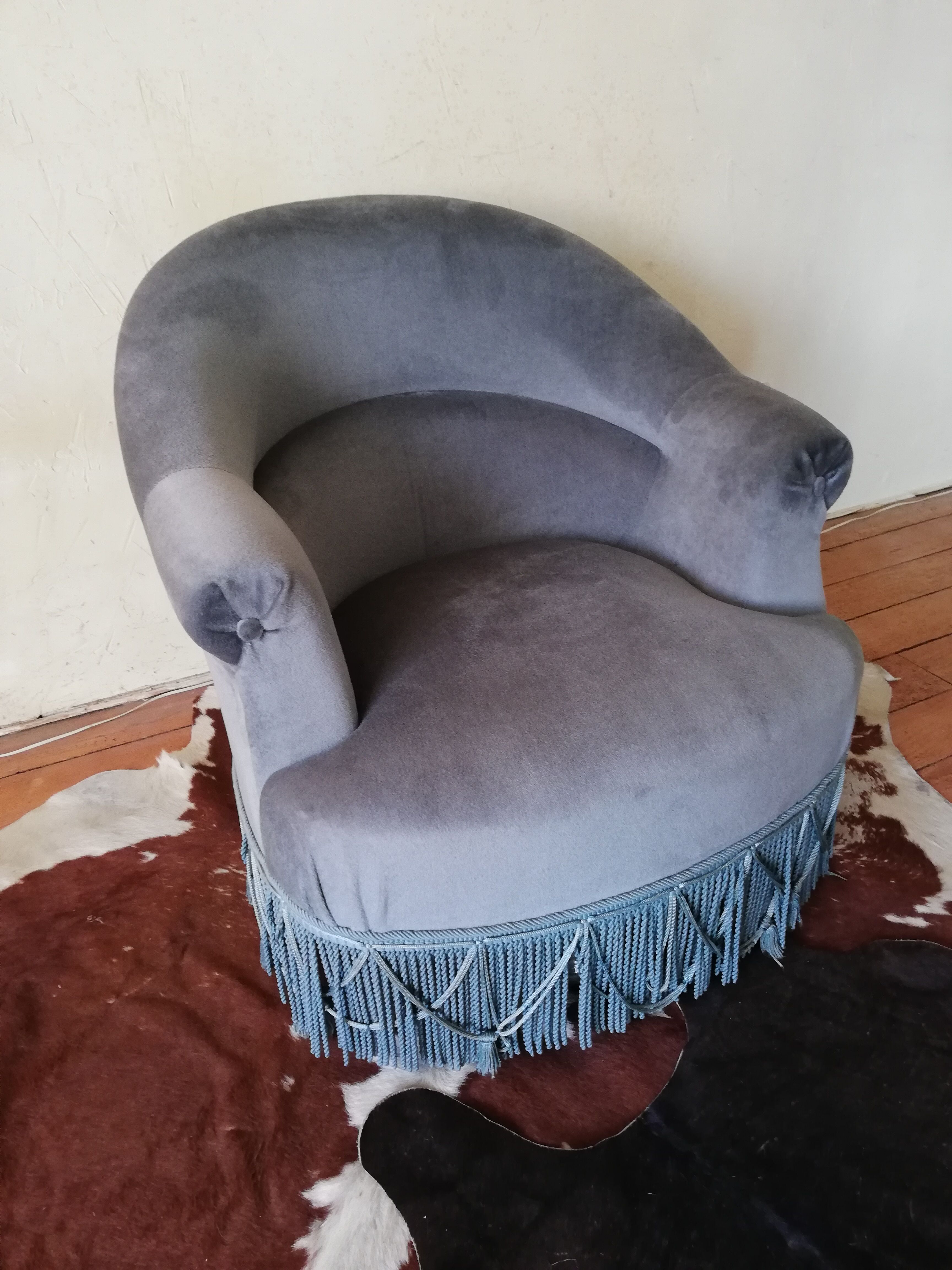 Chair toad blue fabric and fringe