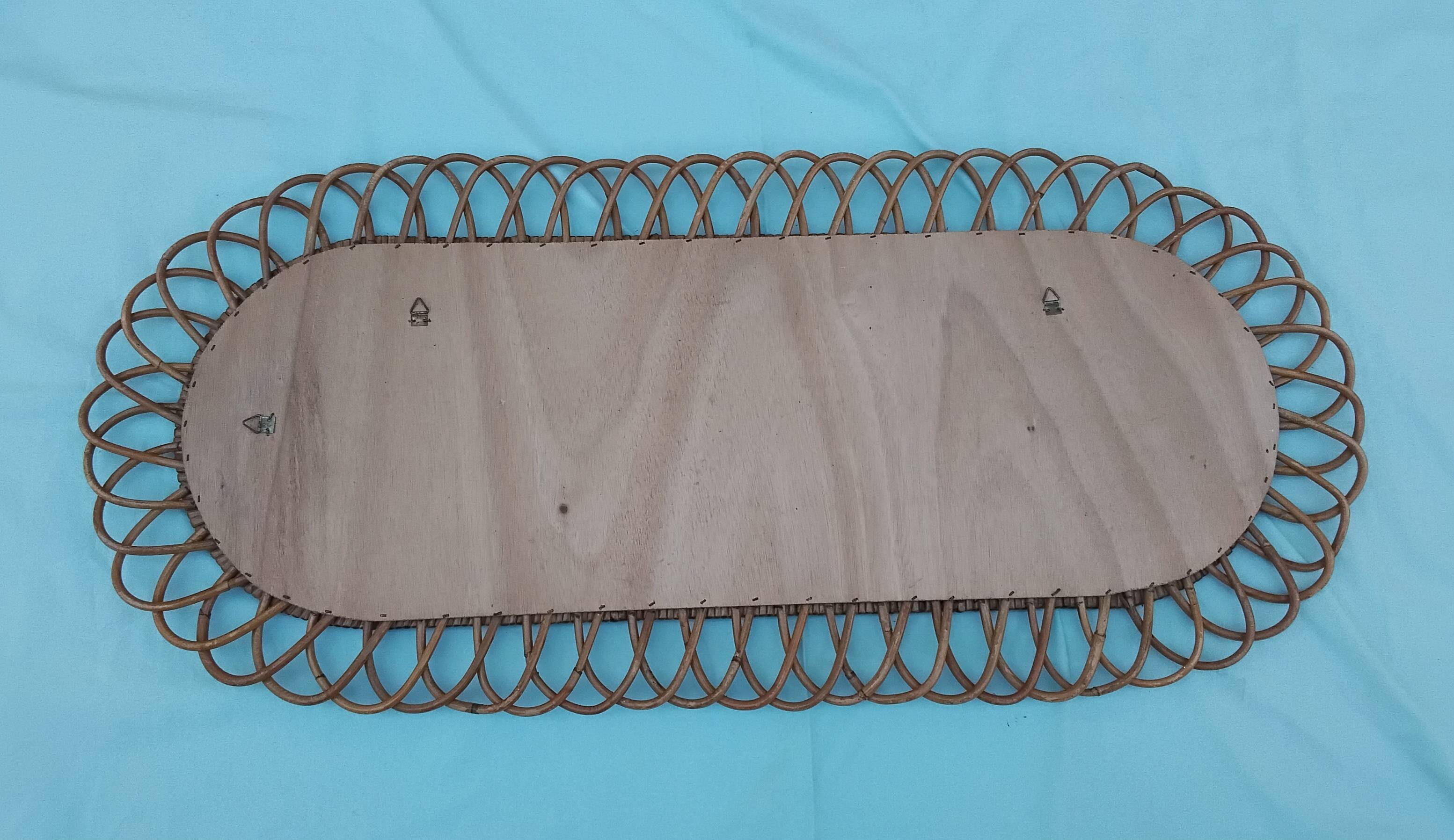 Oval mirror in rattan