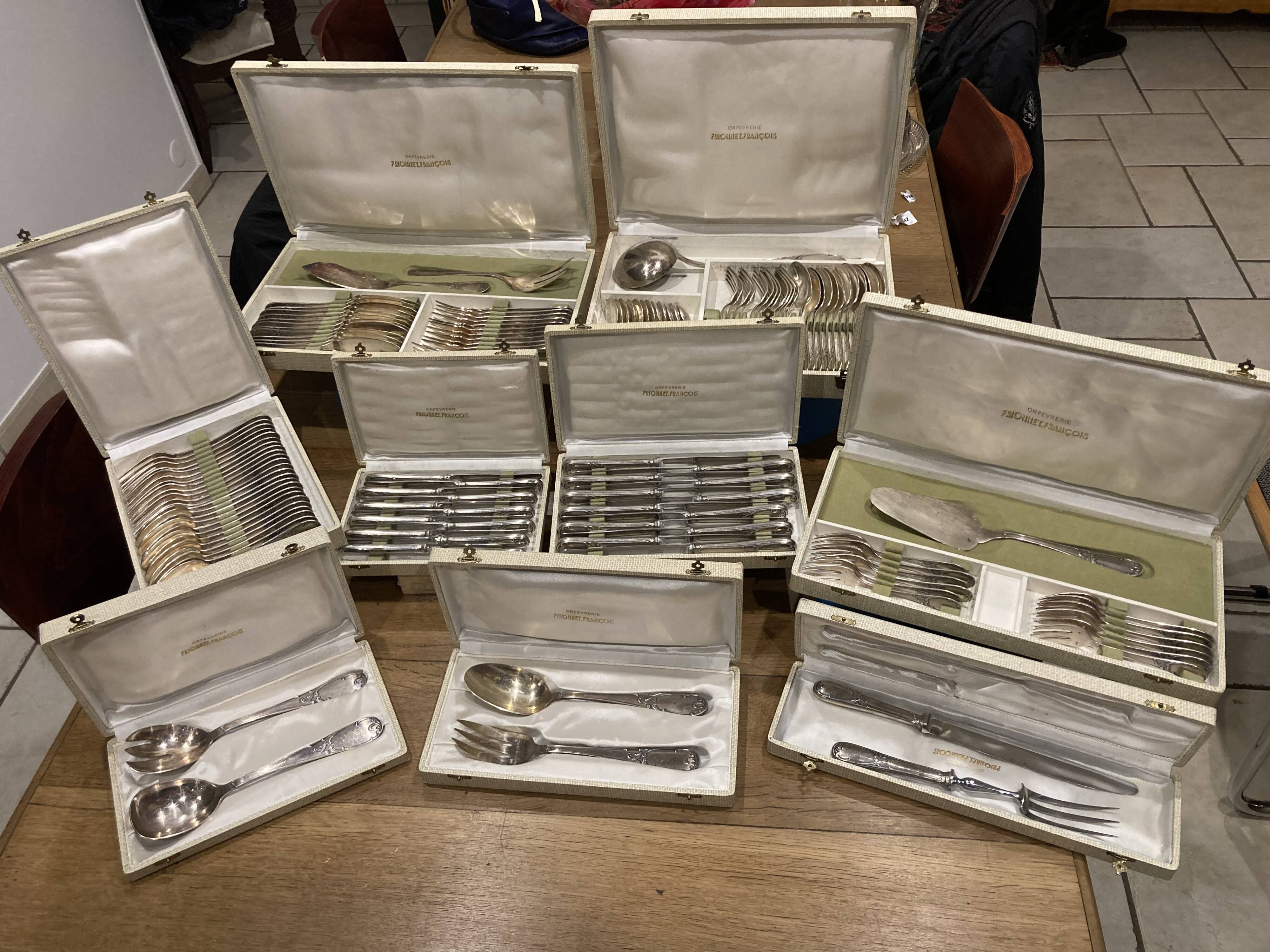 François Frionnet 130p silver metal housekeeper