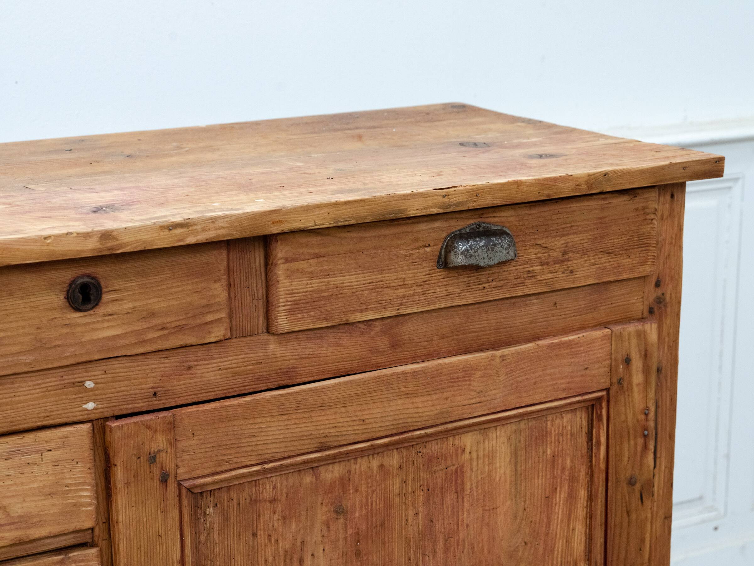 Old workshop furniture from 1930 in fir wood.