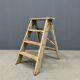 Escaliers ou marches en brocante gris clair
