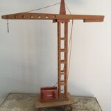 Ancienne grue en bois Dejou