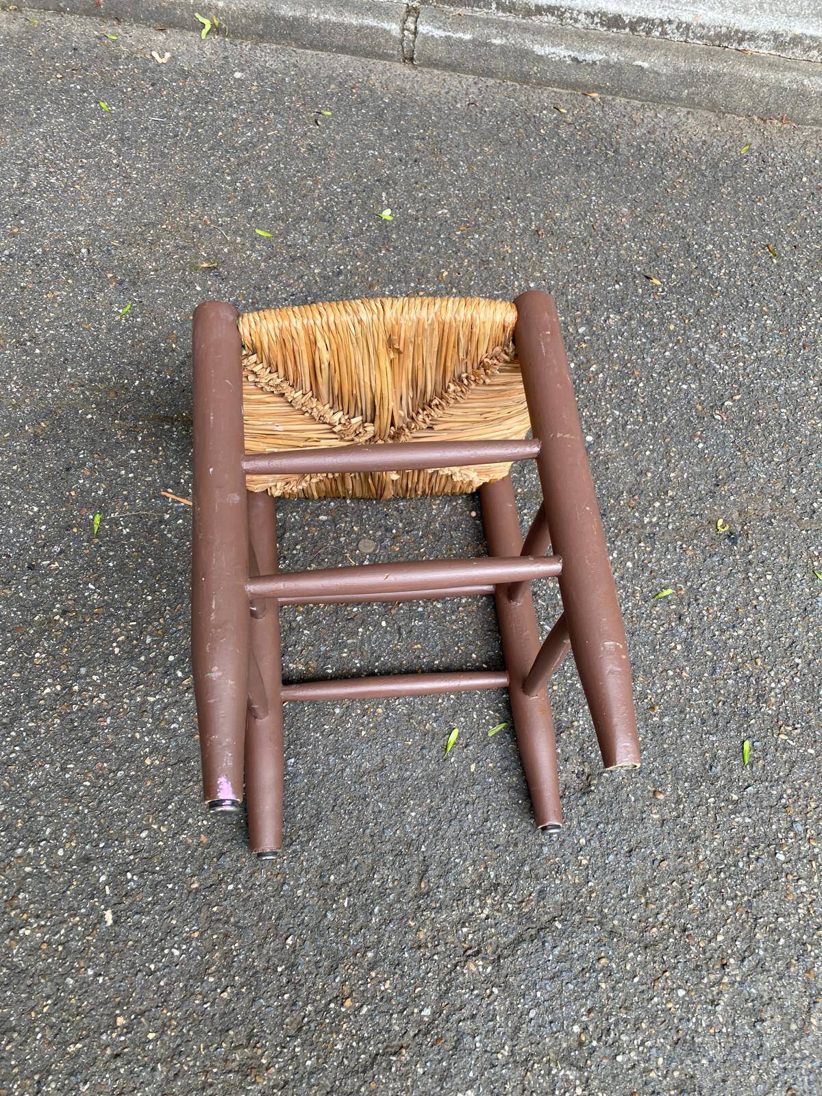 Traditional farmhouse stool in solid wood with straw seat.