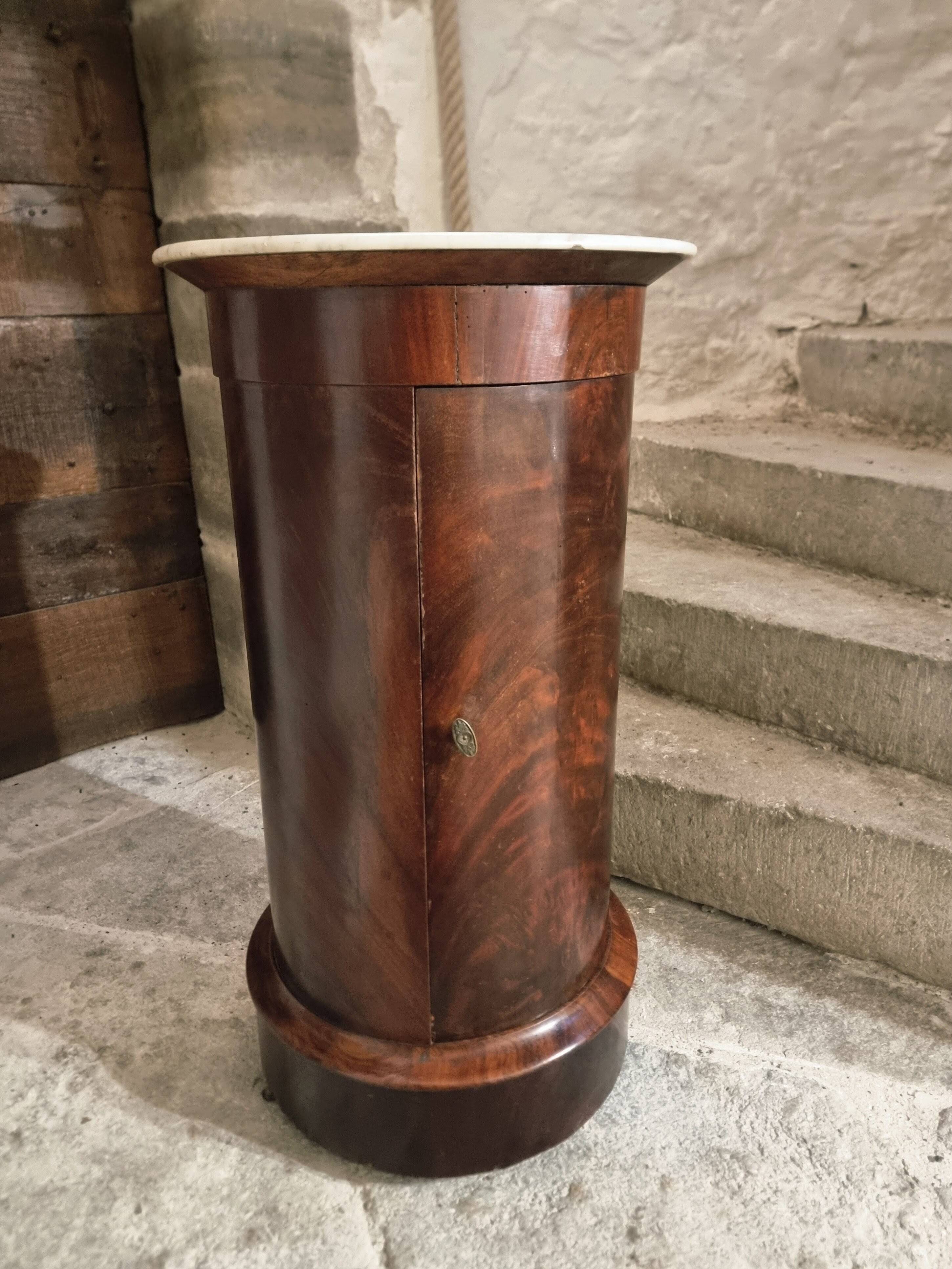 Antique French Empire Somno (bedside table) in mahogany with a marble top, circa 1805–1820.