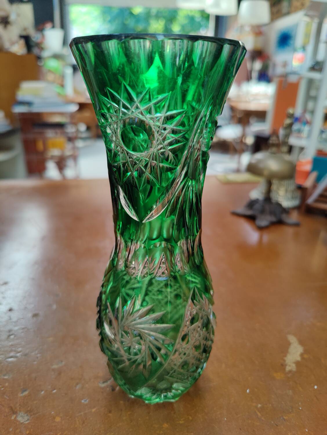 Vase vintage en cristal taillé vert Olenka (Pologne) – 21 cm