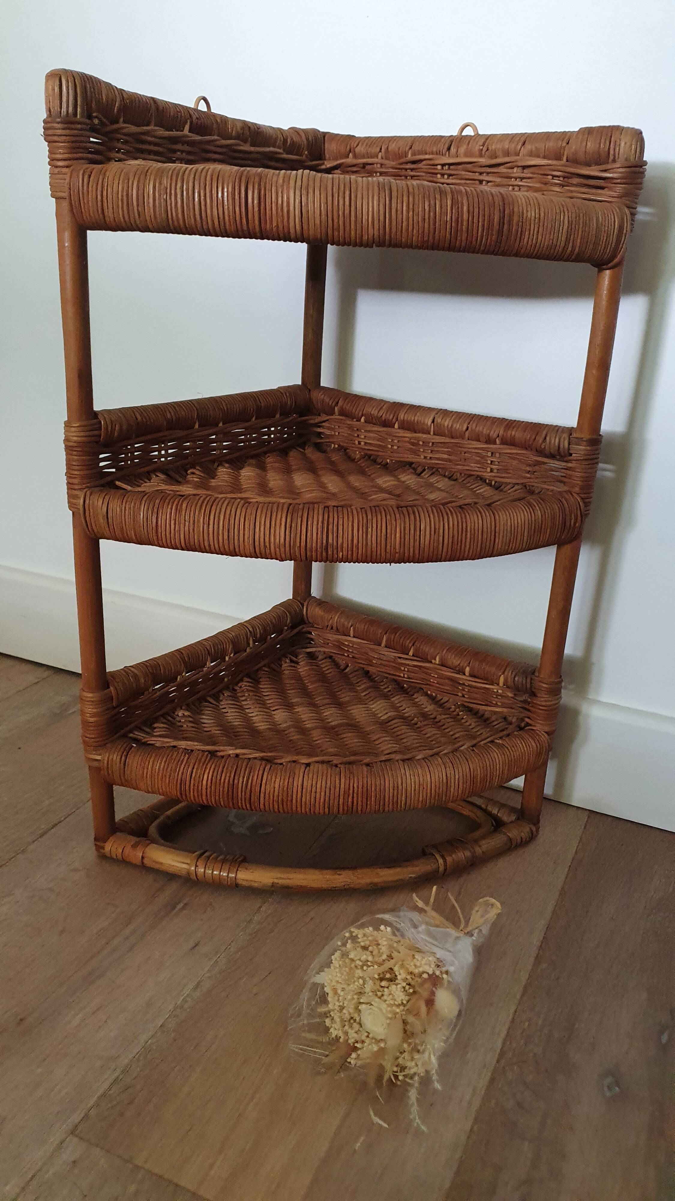 Wicker corner shelf 70s