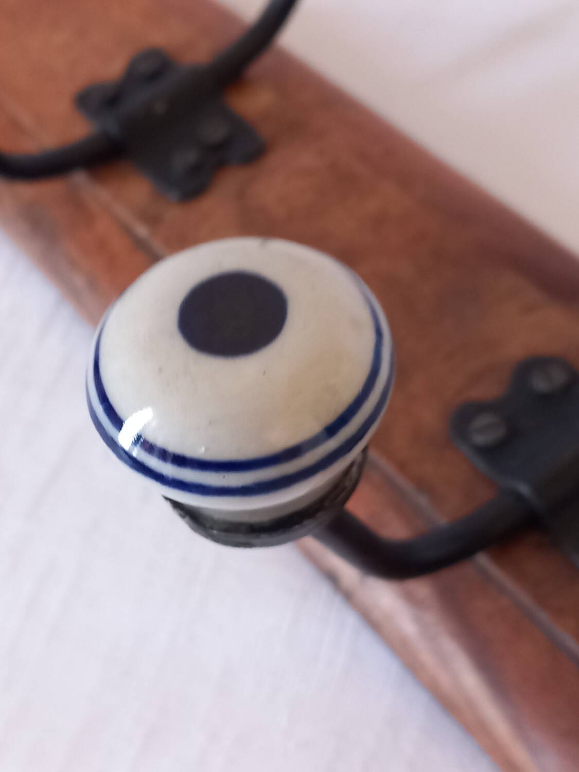 Patère / porte manteau Vintage bois et céramique