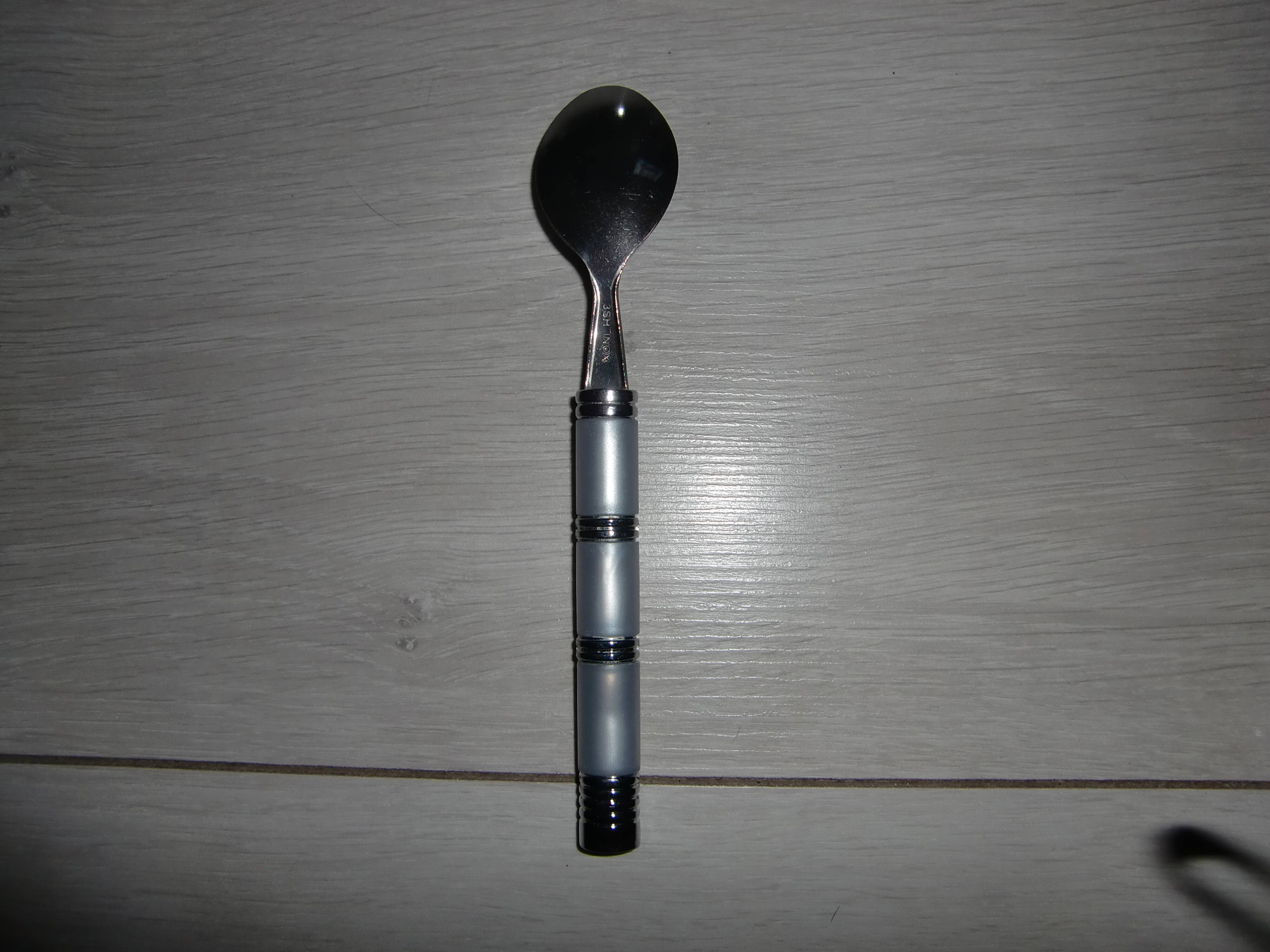 24-piece stainless steel cutlery set with pearly handles