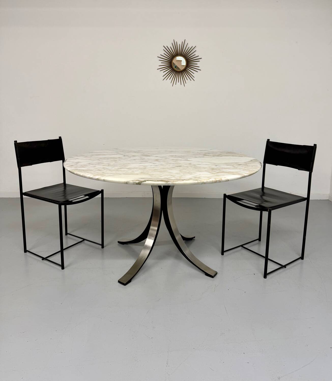 Round marble table T69 design Osvaldo Borsani for Tecno year 70