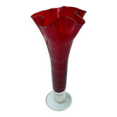 Vase rouge en verre