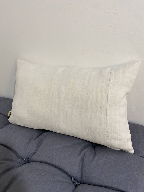 Coussin artisanal en toile ancienne style Kilim
