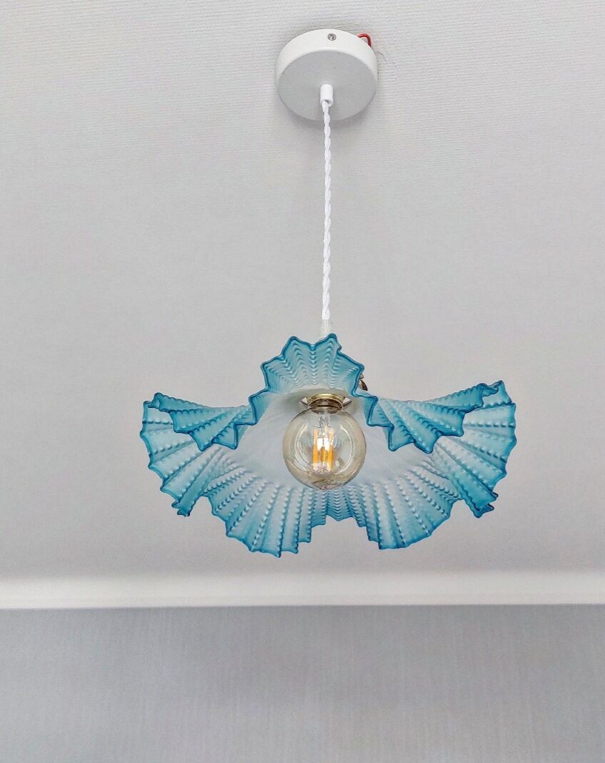 Blue opaline suspension
