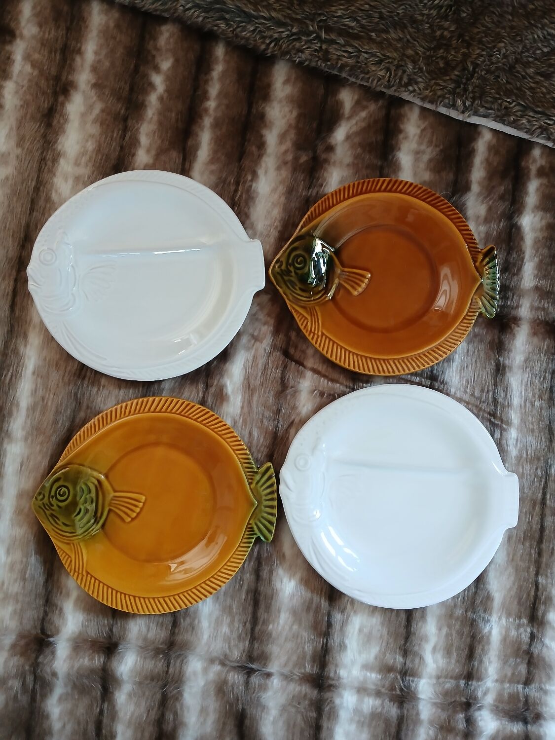 12 flat plates in earthenware/fish