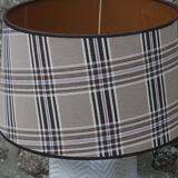 Lampe en céramique blanche à abat-jour tartan – style cosy et intemporel