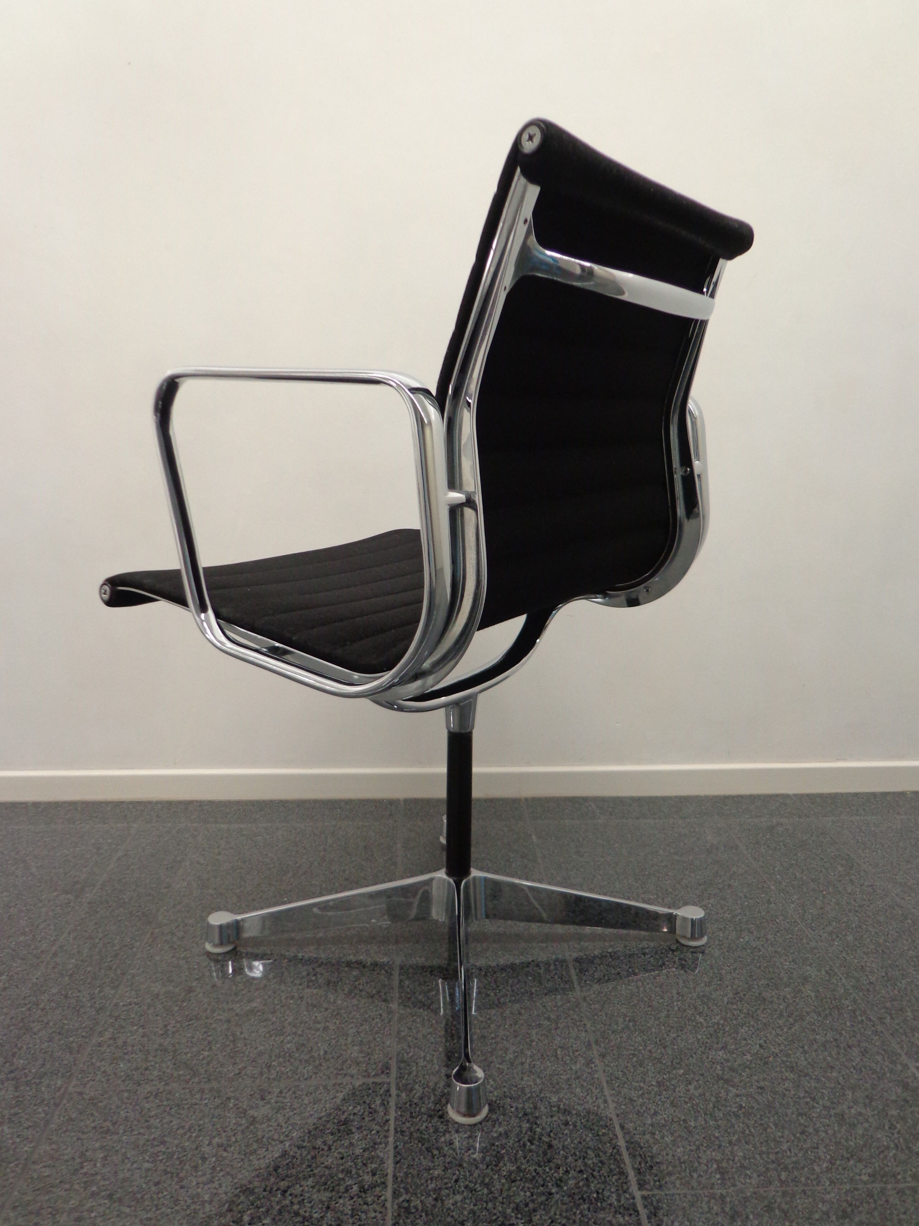 Aluminum EA108 desk chair by Charles & Ray Eames edition Herman Miller, 1960
