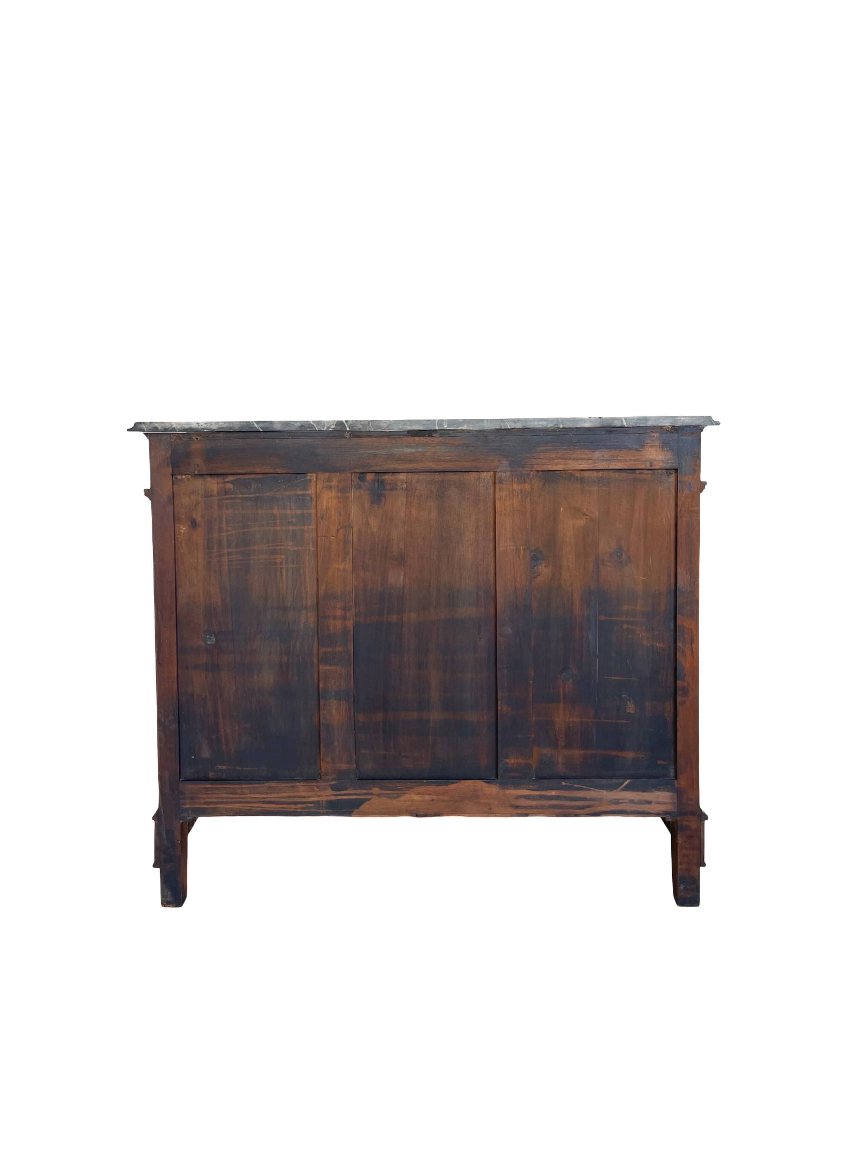An Italian chest of drawers from the 1900s.