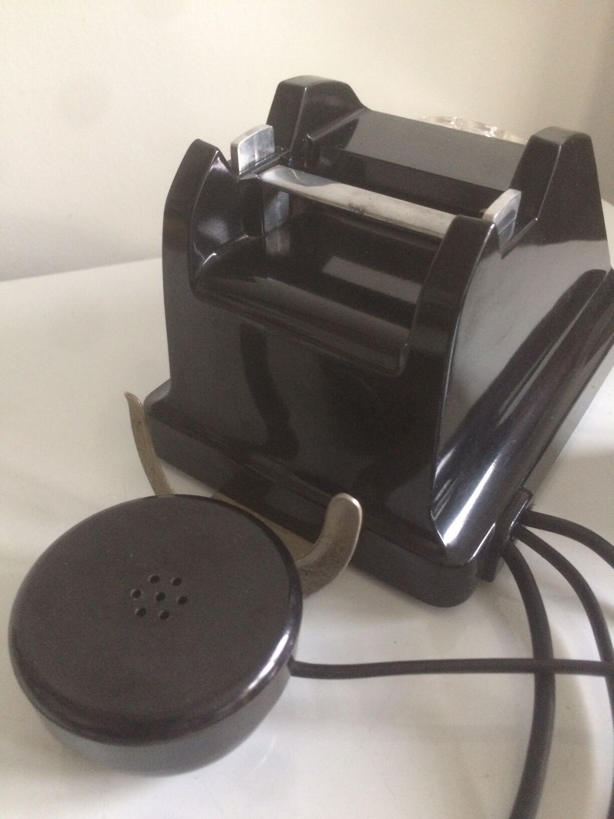 Téléphone PTT en bakélite noir vintage