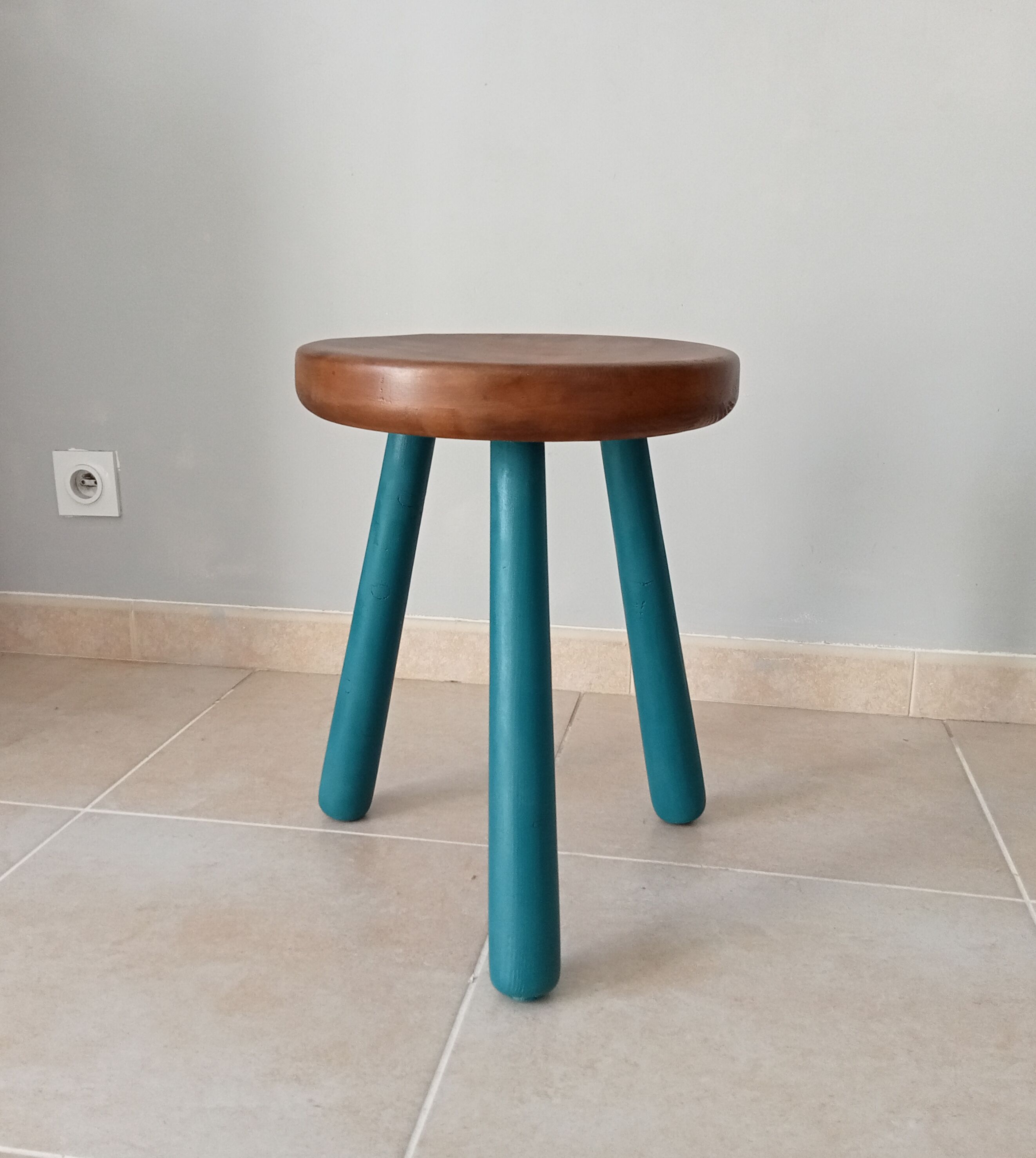 Tripod stool 50s