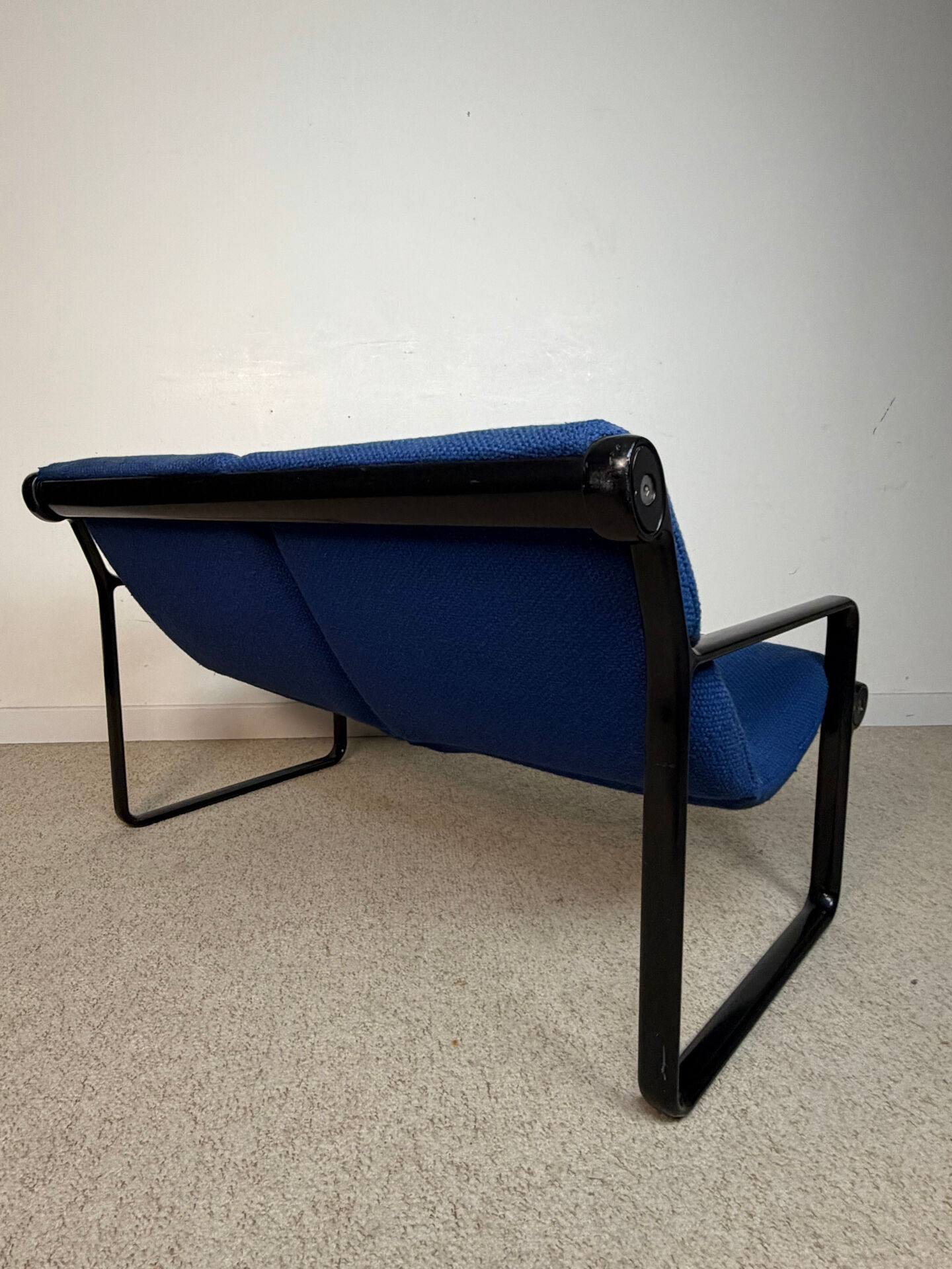 Two-seater bench Bruce Hannah & Andrew Morrison for Knoll