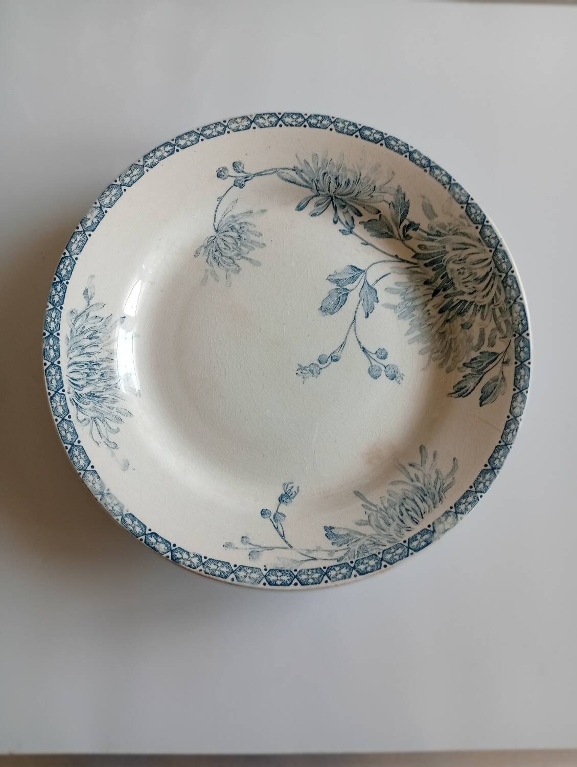 Shallow dish on a foot, iron earth, Creil and Montereau late 19th century