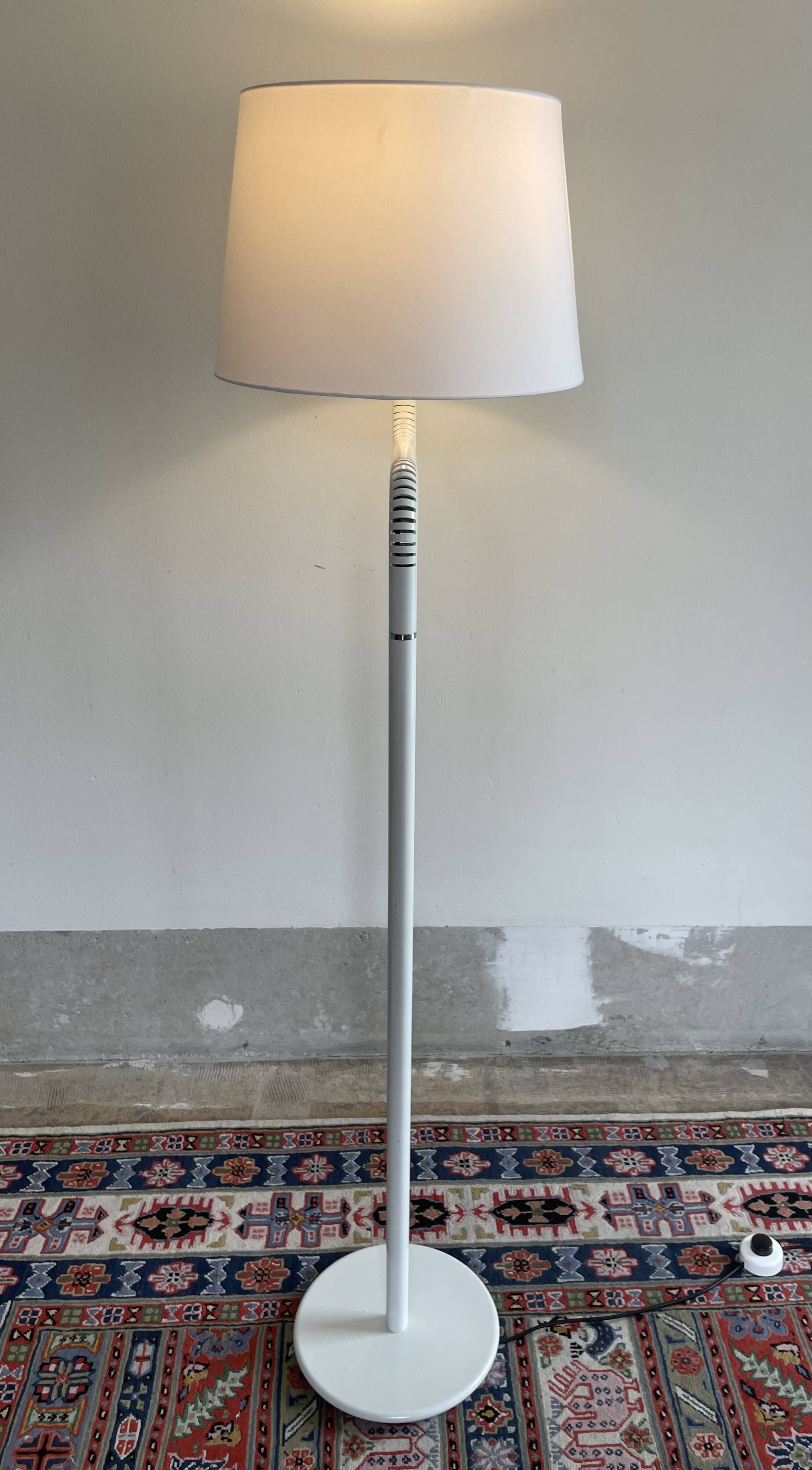 Set of two white Artifort 270 retro, standing lights