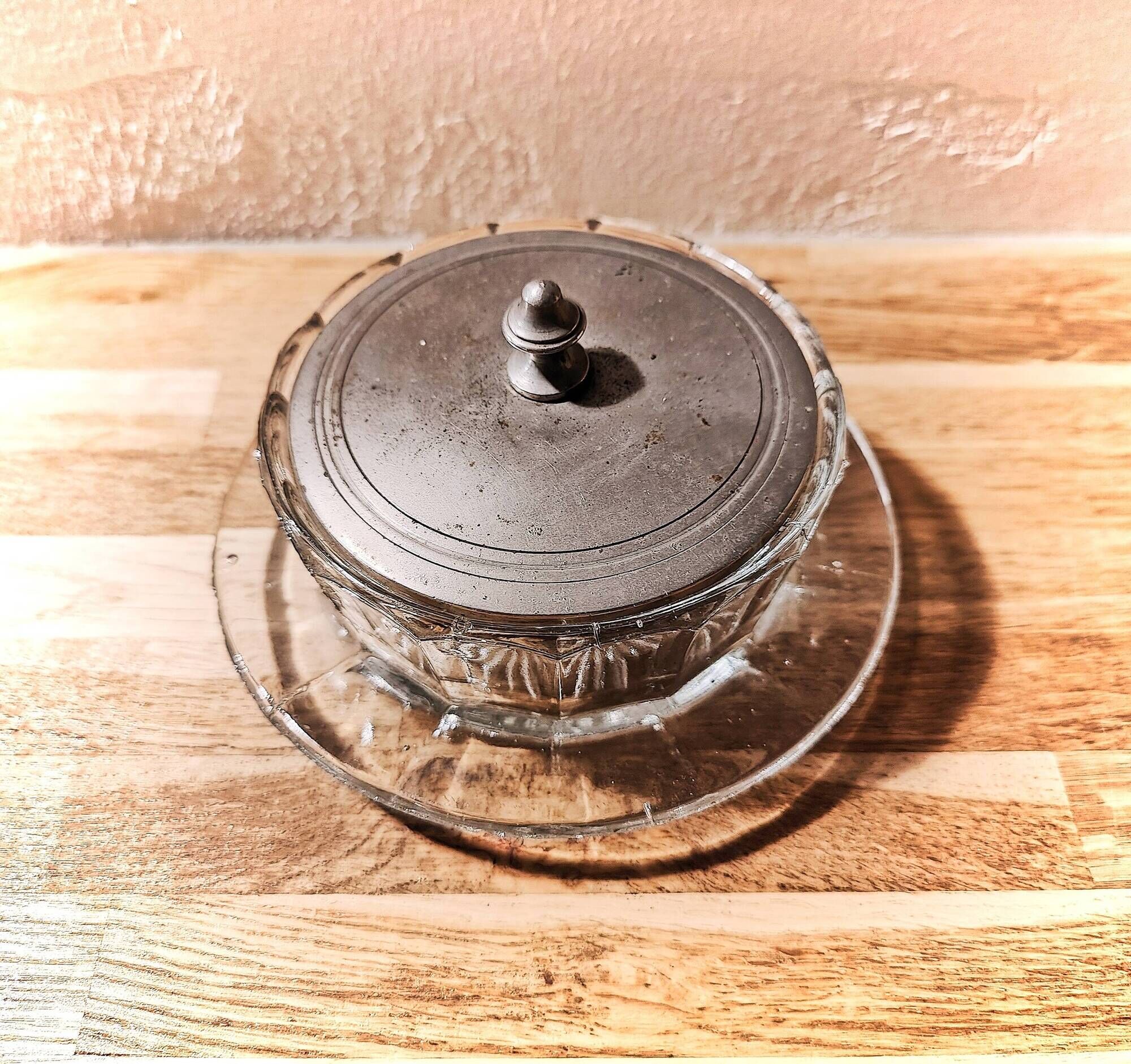Bonbonniere or antique confectionery box