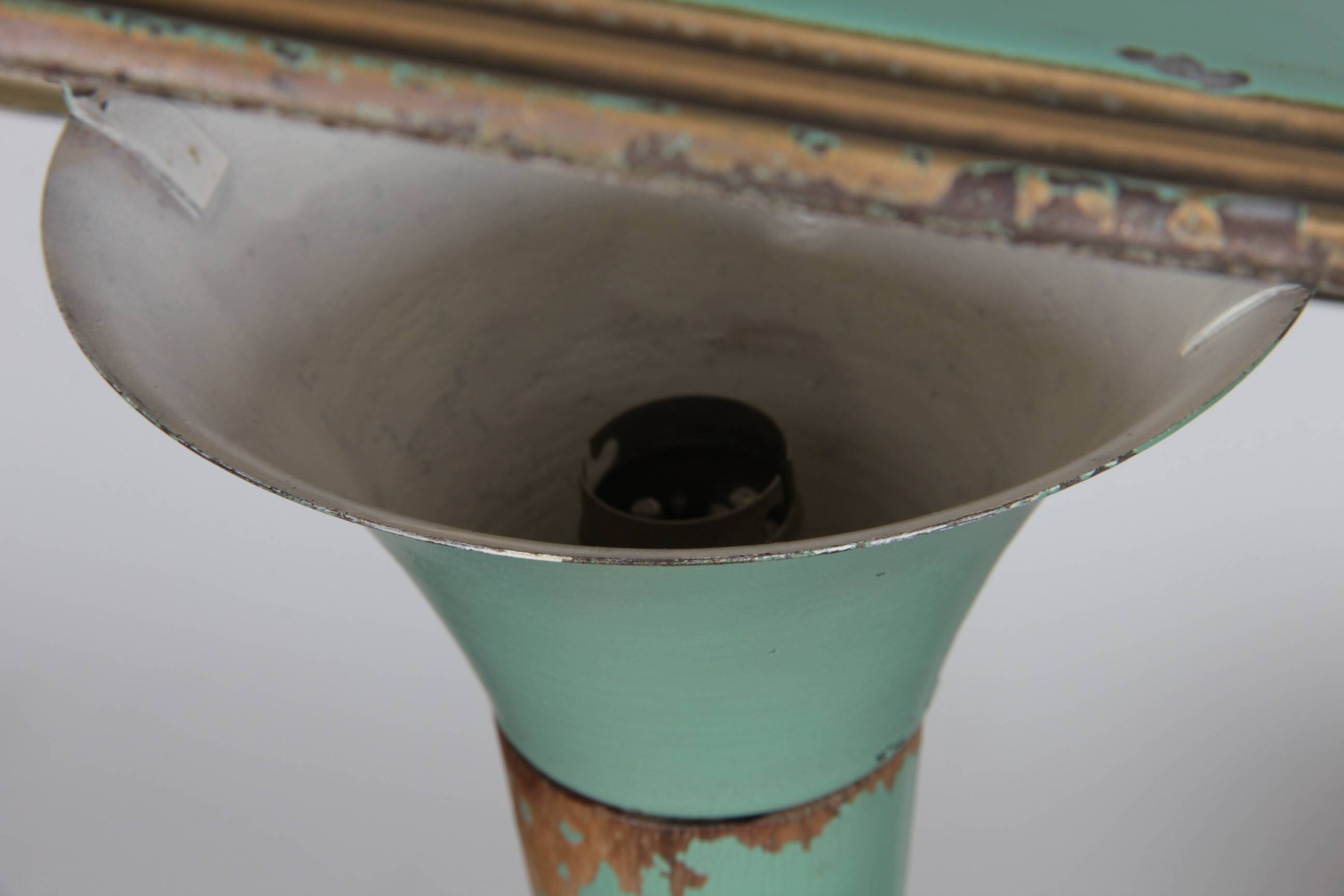 Vintage lamp in metal and wood