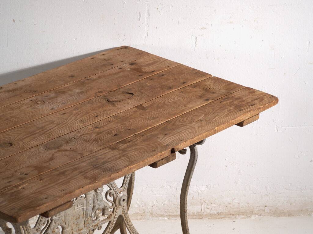 Table de jardin ancienne en fonte – Europe centrale, vers 1900