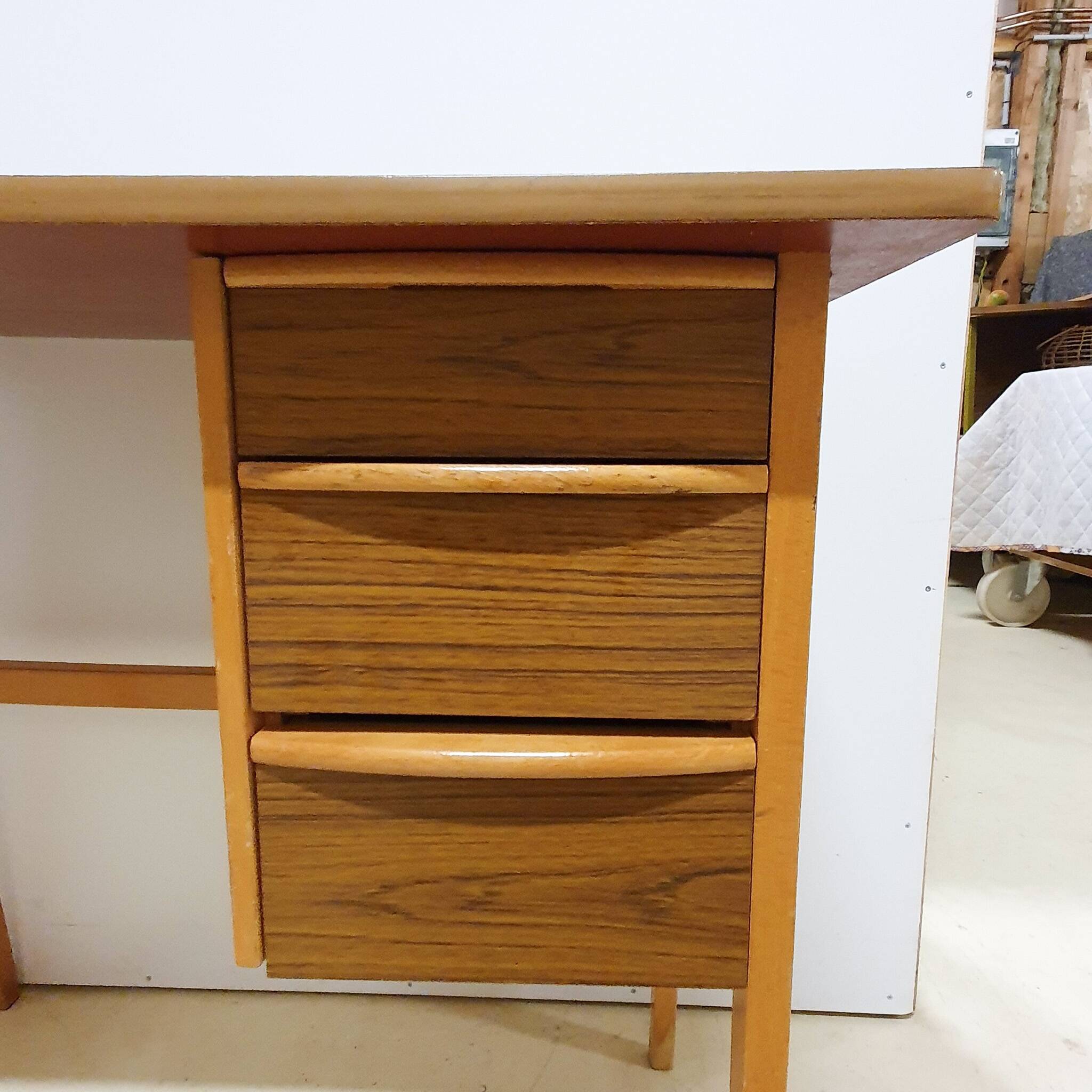 Bureau vintage bois et formica
