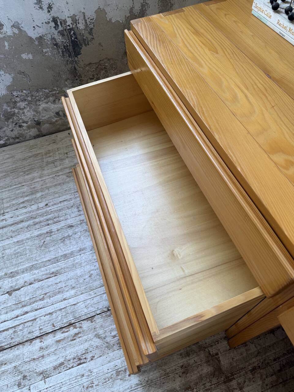 Bureau + commode + tabouret pin Maison Regain Savoie