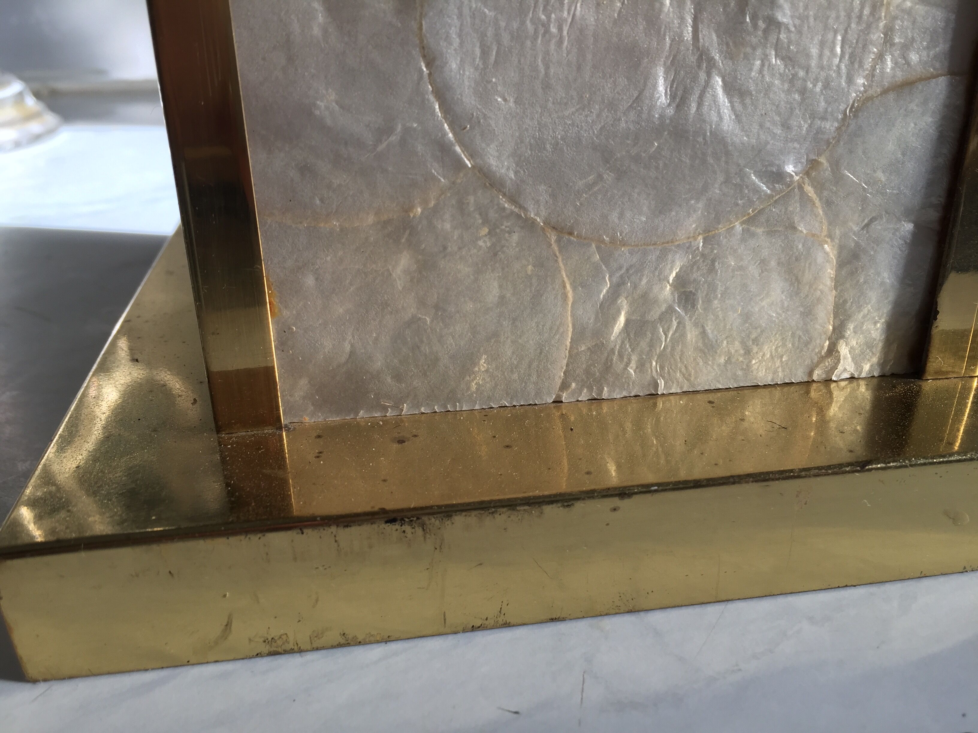 Table lamp in brass and mother-of-pearl italian design 1970