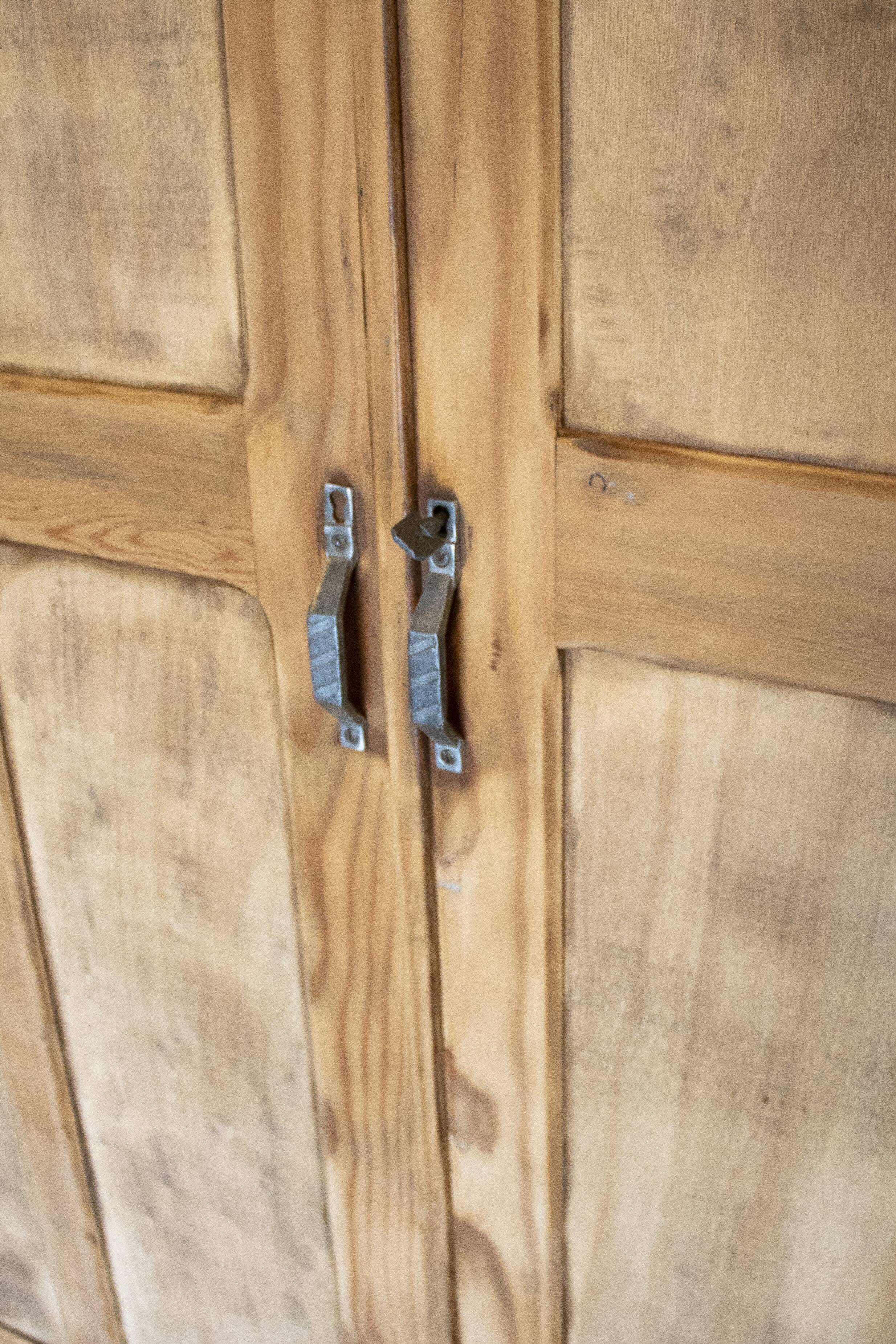 Large Parisian wardrobe in solid wood (renovated)
