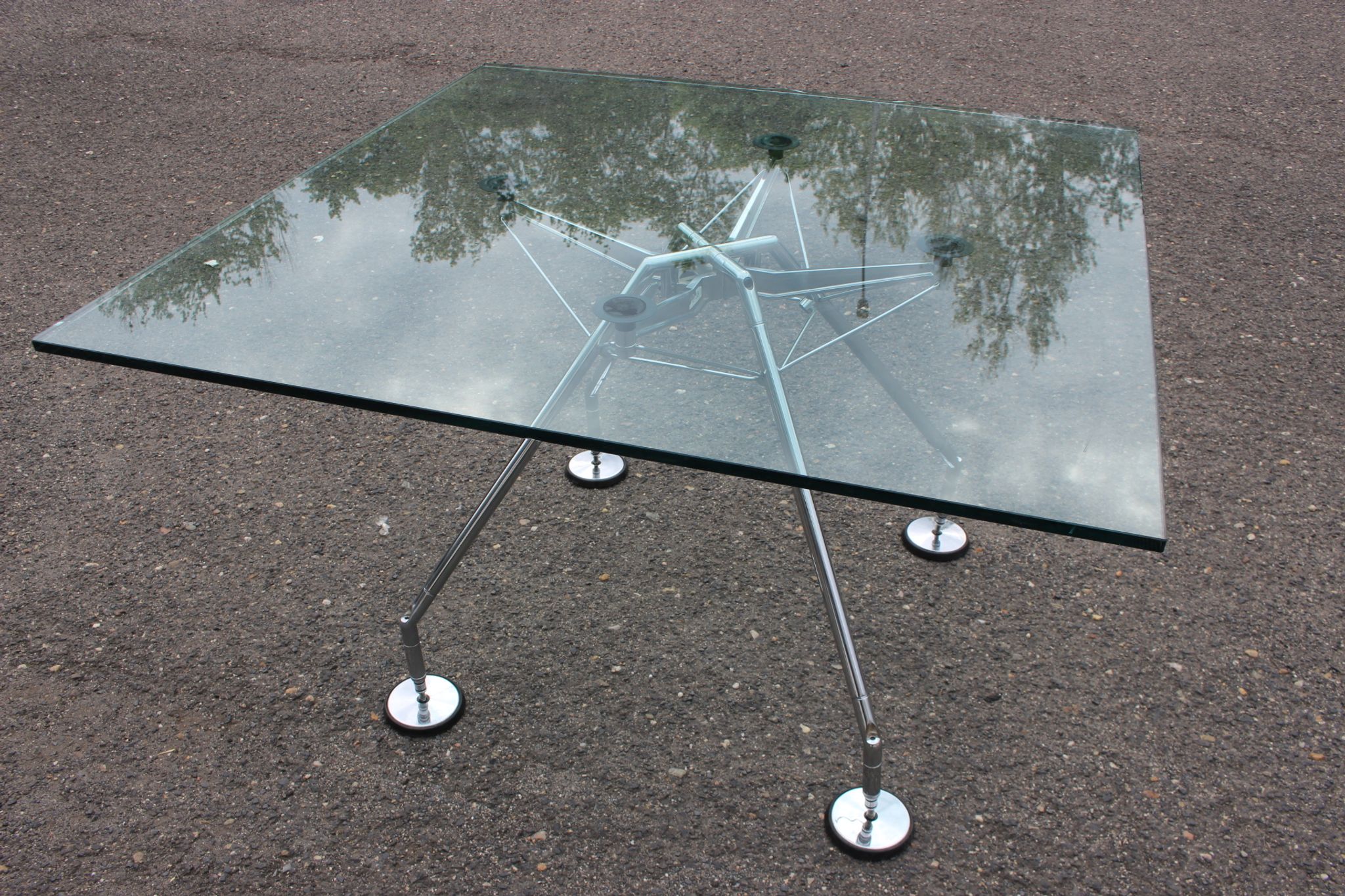 1970s Norman Foster Nomos glass table for Tecno Italy