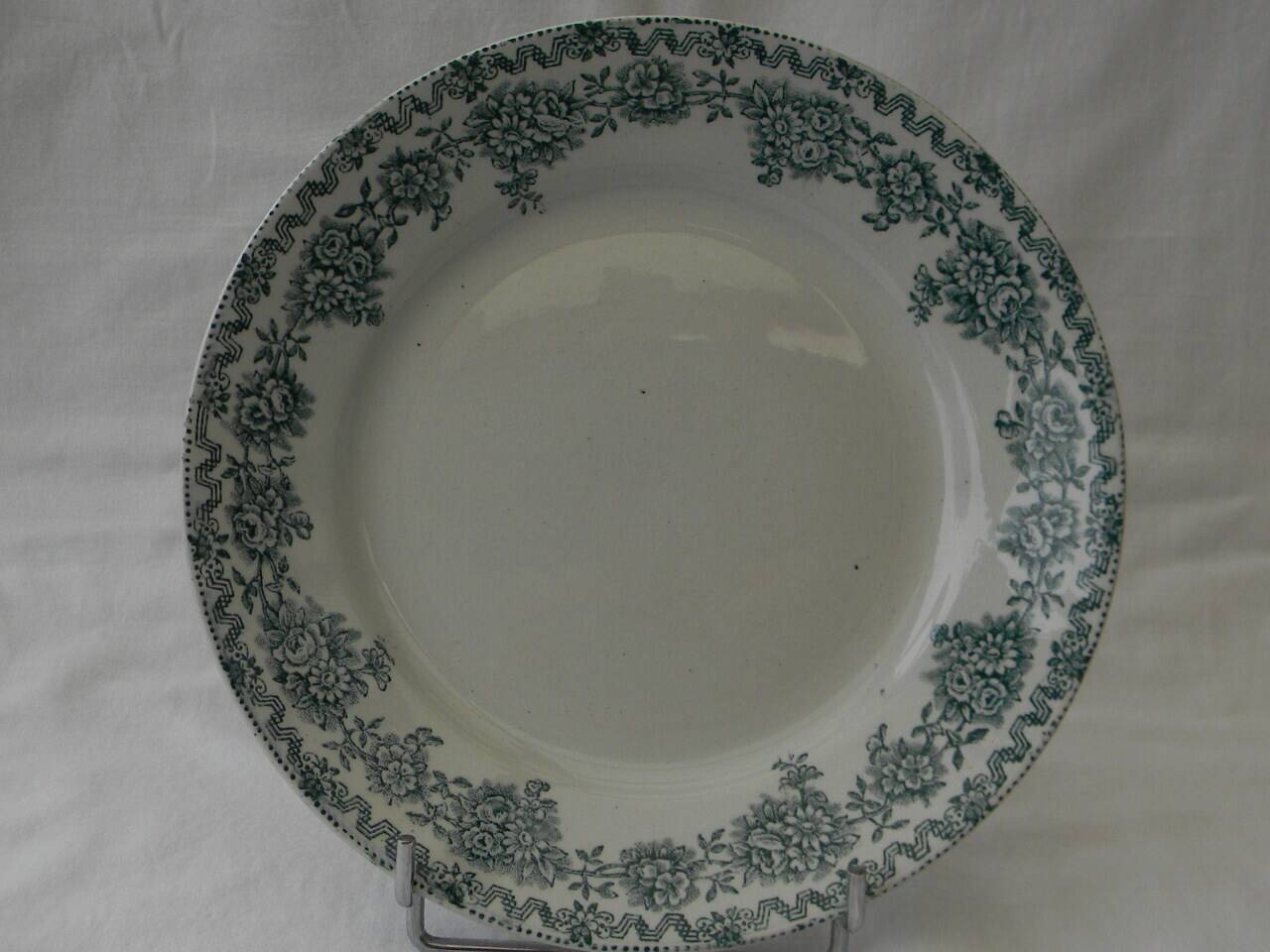 6 dessert plates in earthenware from SAINT AMAND. Argenton model.