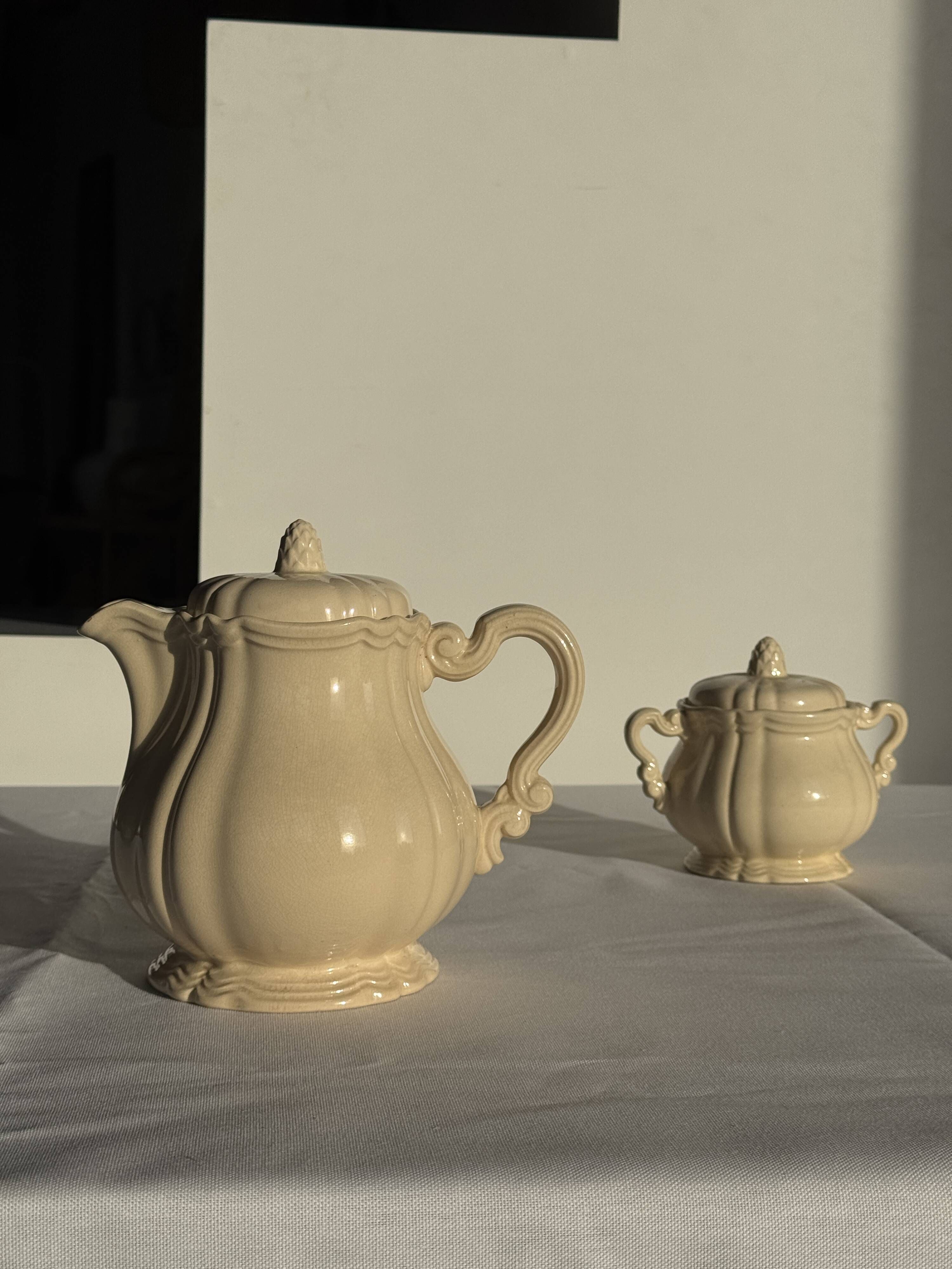 Cream teapot and its sugar bowl Sarreguemines France