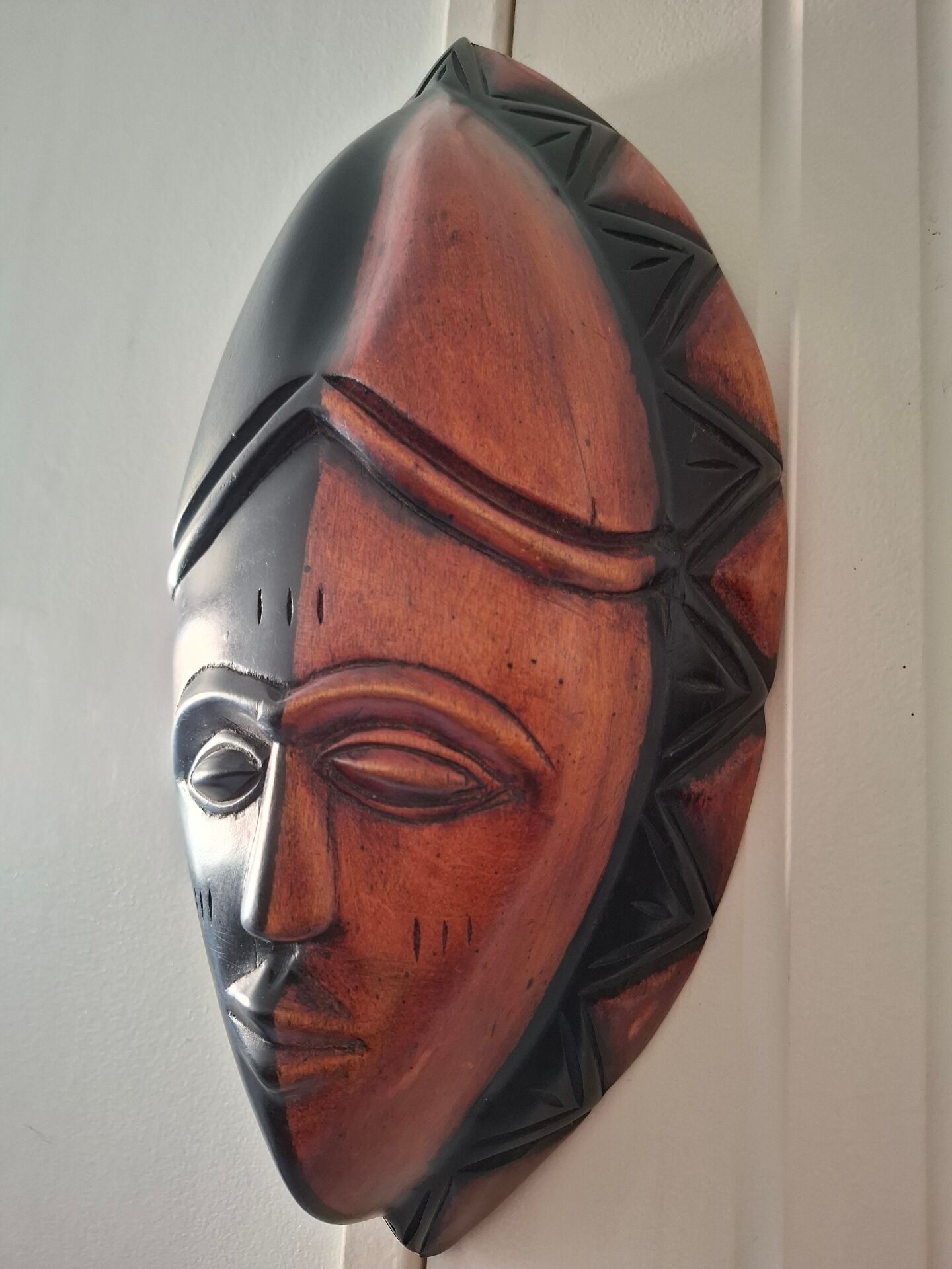 Masque africain en bois art tribal