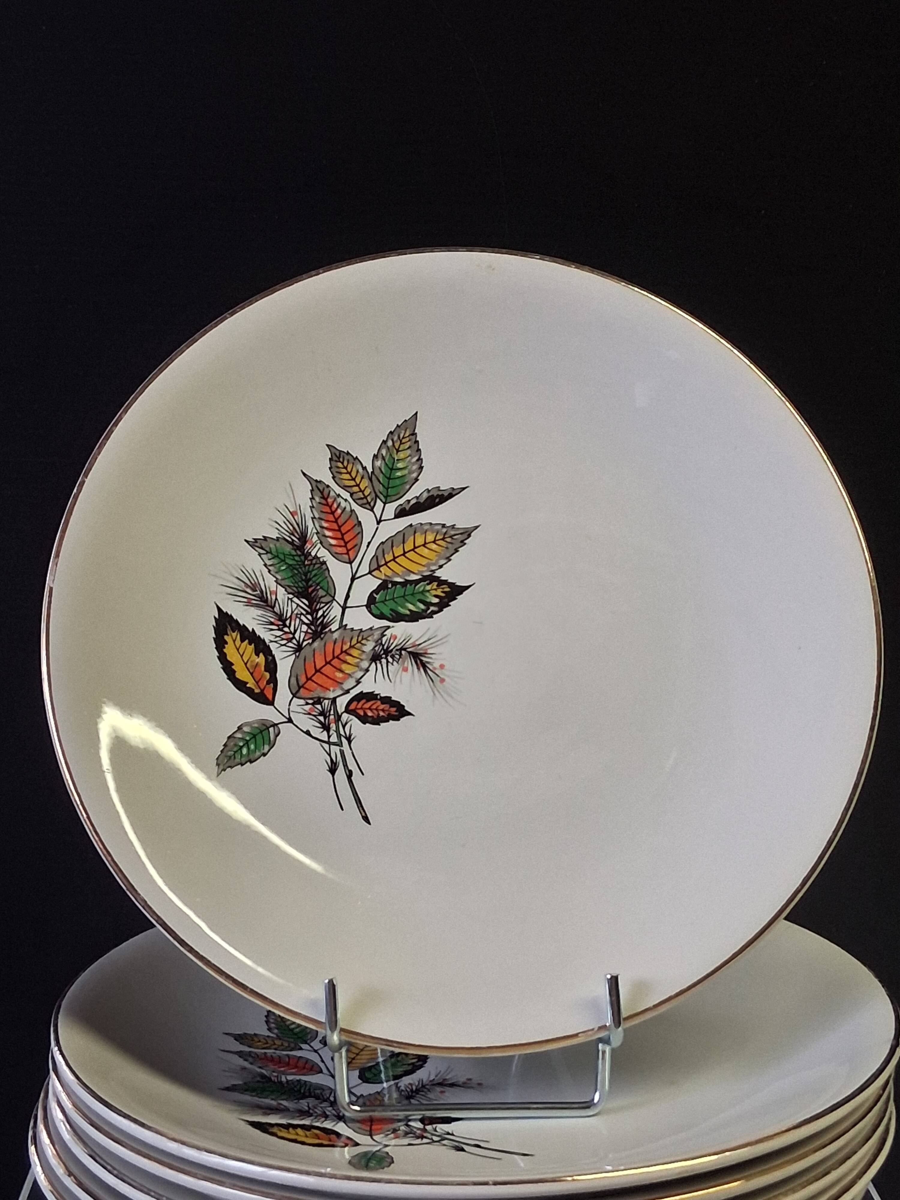 Set of 6 flat plates from Digoin Sarreguemines in good condition.